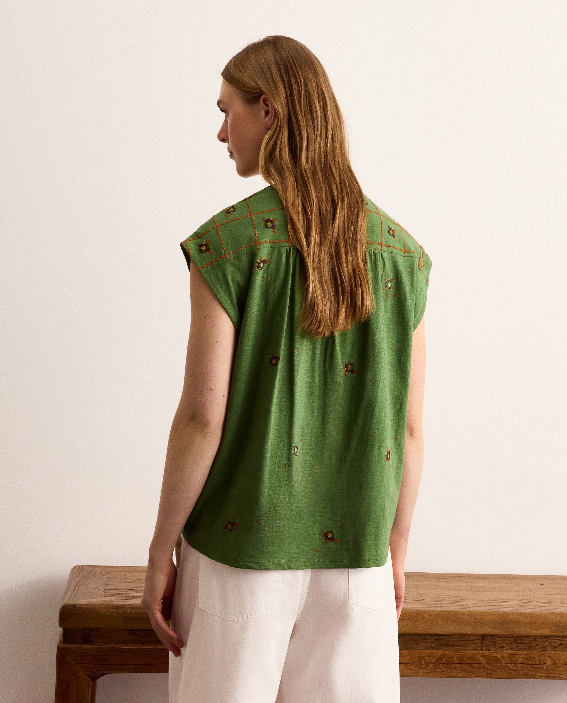 Camiseta de mujer con bordado mini flor - Lloyd's - Verde Verde-3