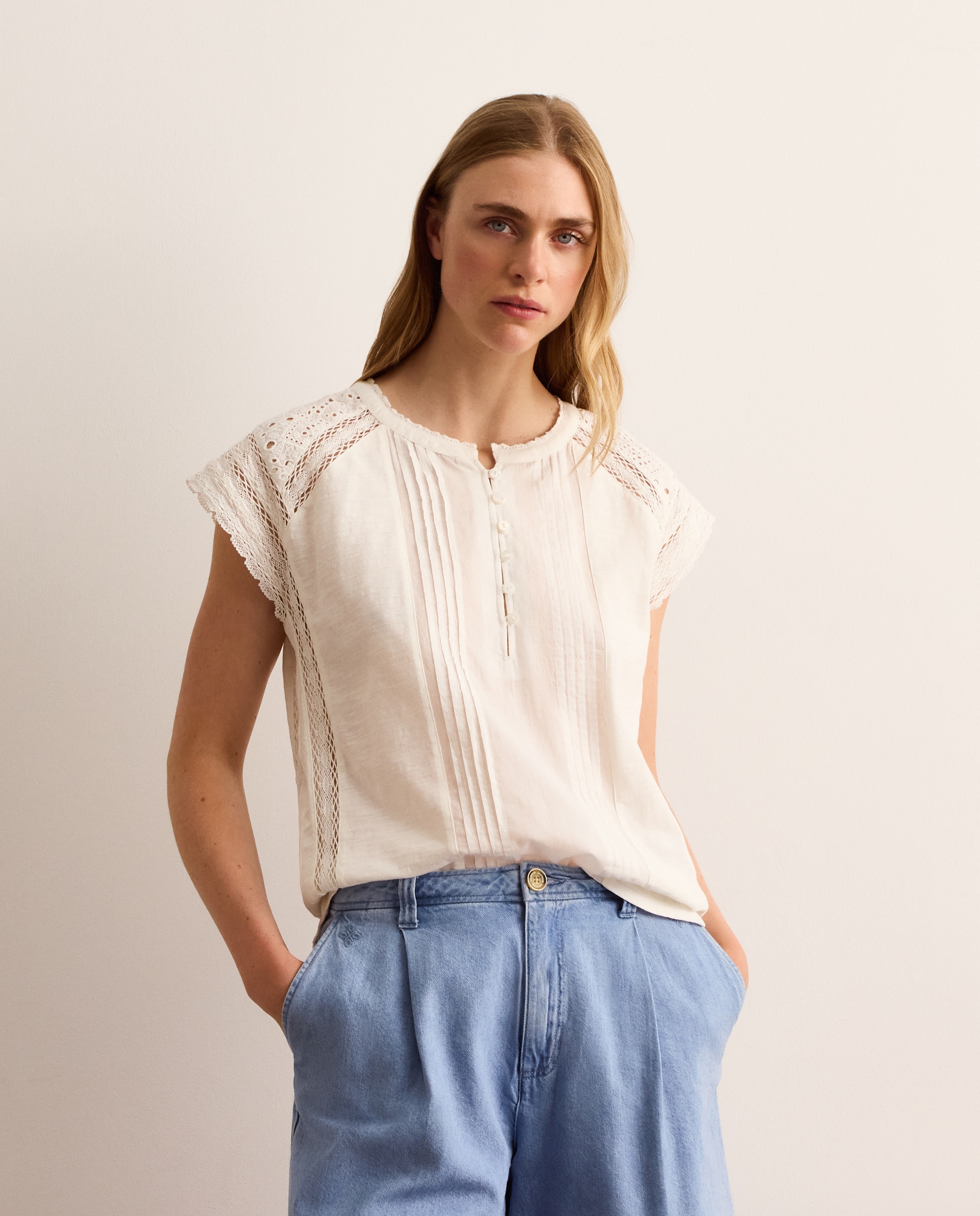 Camiseta de mujer cuello caja romántica - Lloyd's - 120 Crudo 120 Crudo-2