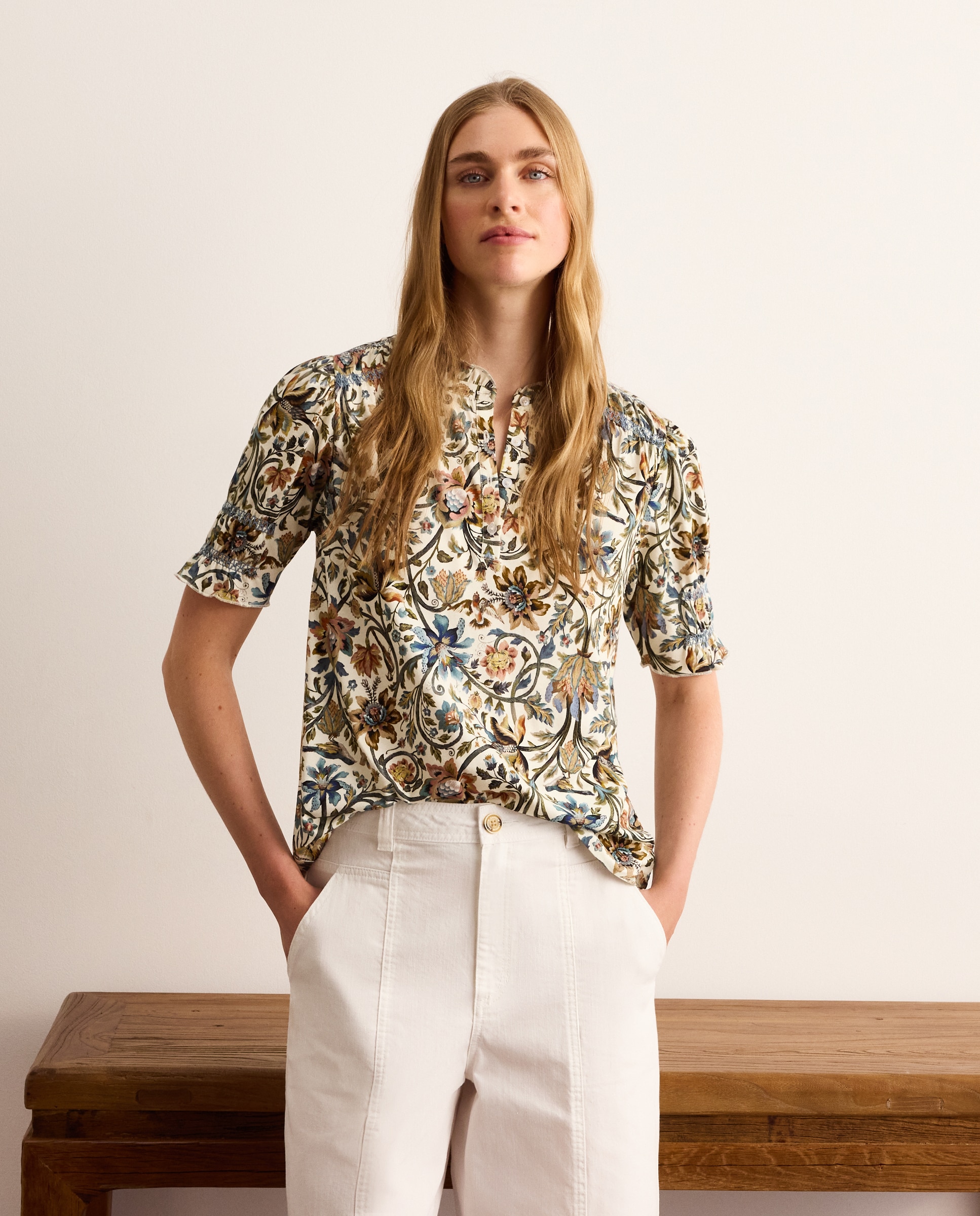 T-shirt com Estampado de Jardim Branco-2