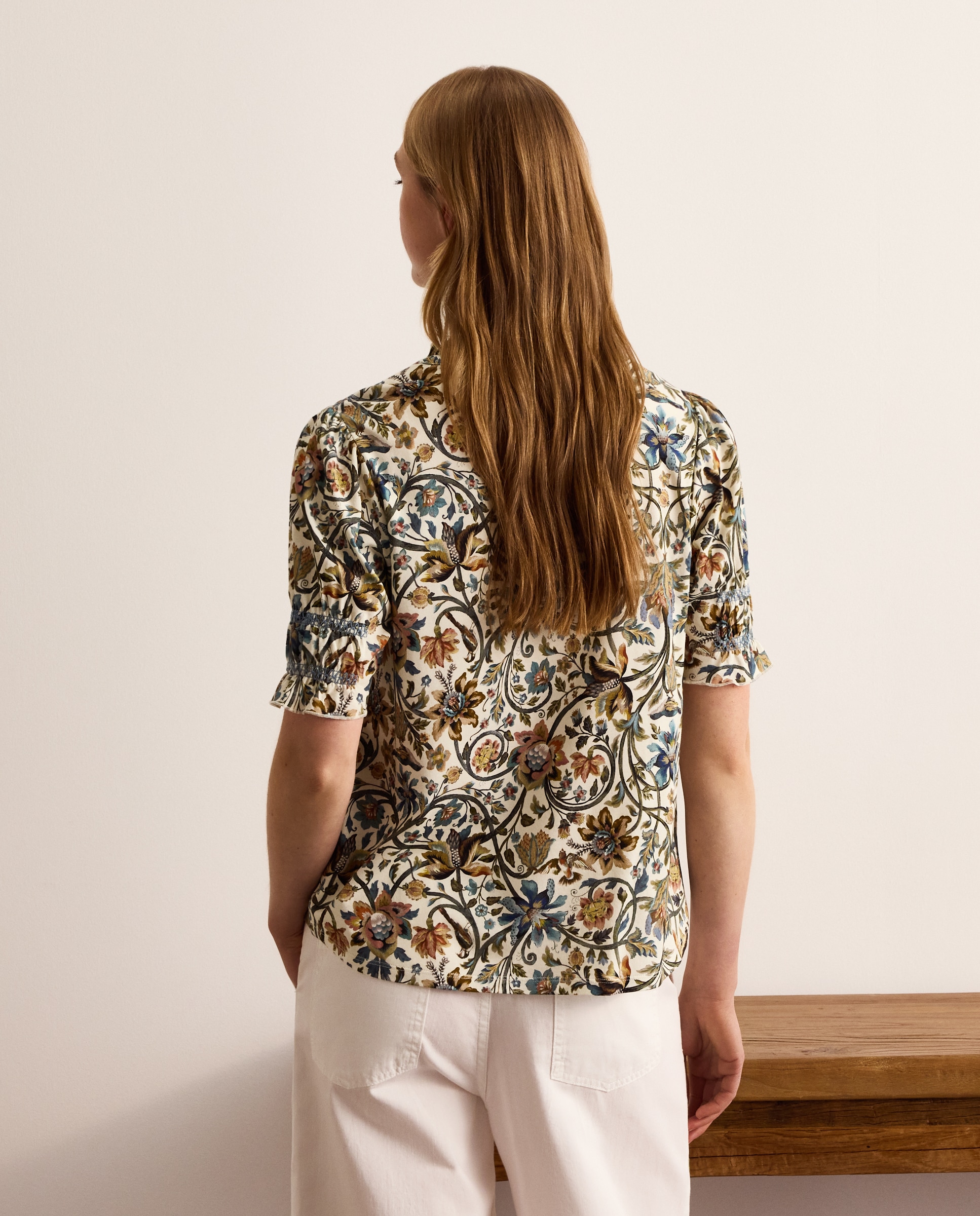 T-shirt com Estampado de Jardim Branco-3