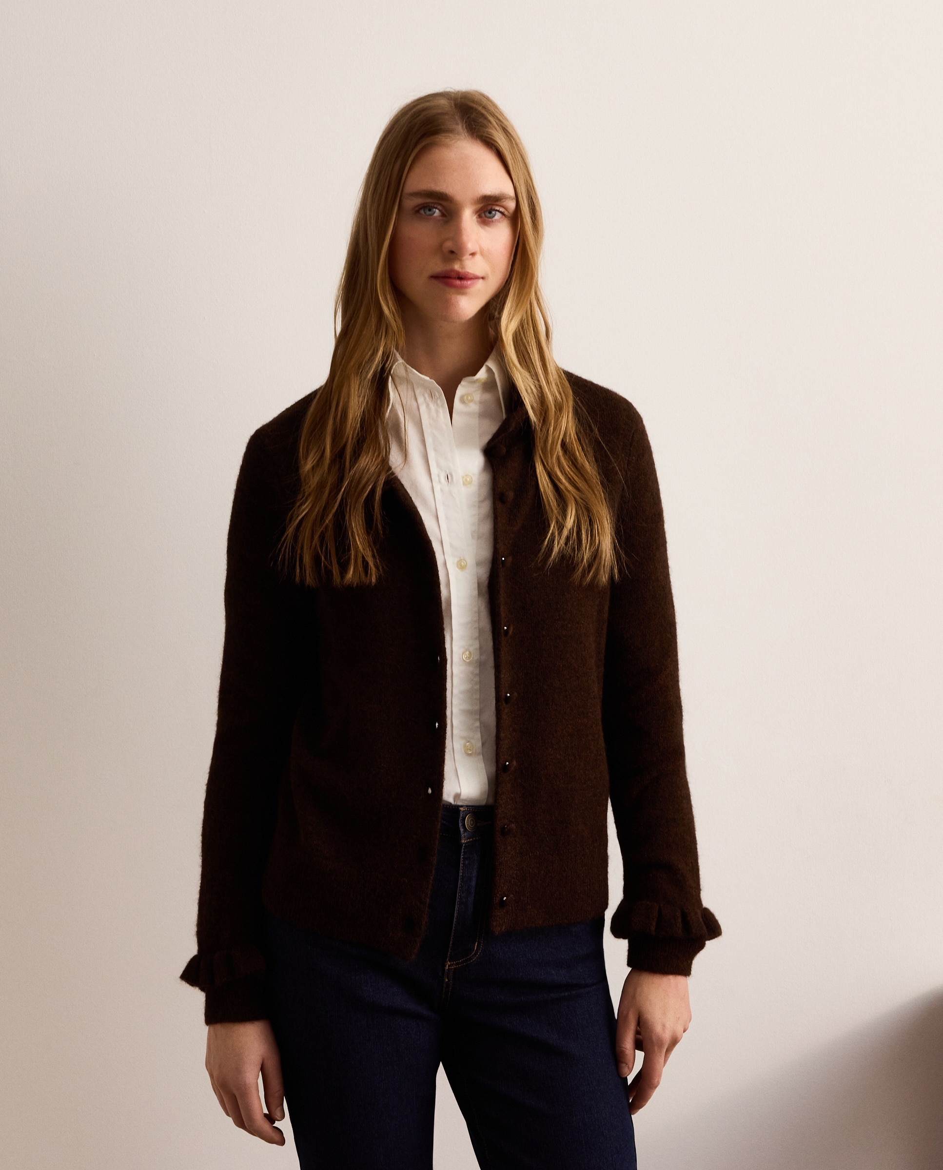 Imagen 1 de Cardigan de mujer con cuello caja y detalle de volantes - Lloyd's - Marrón Marrón