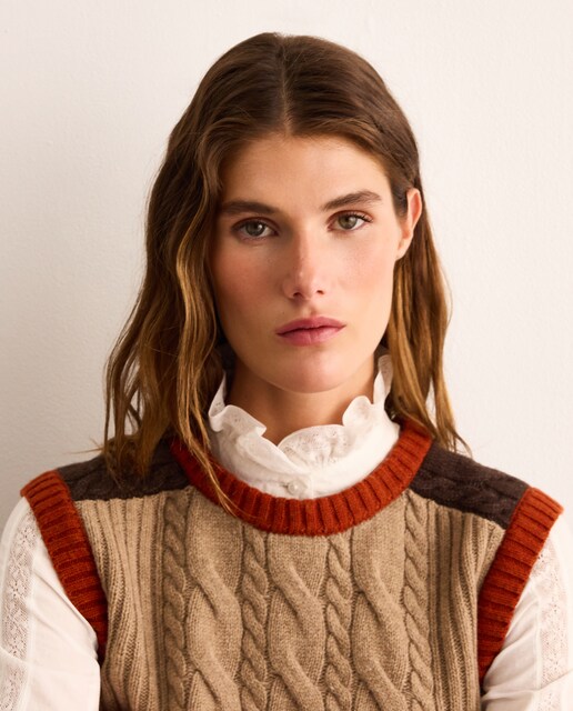 Imagen 0 de Chaleco de mujer con cuello caja Beige