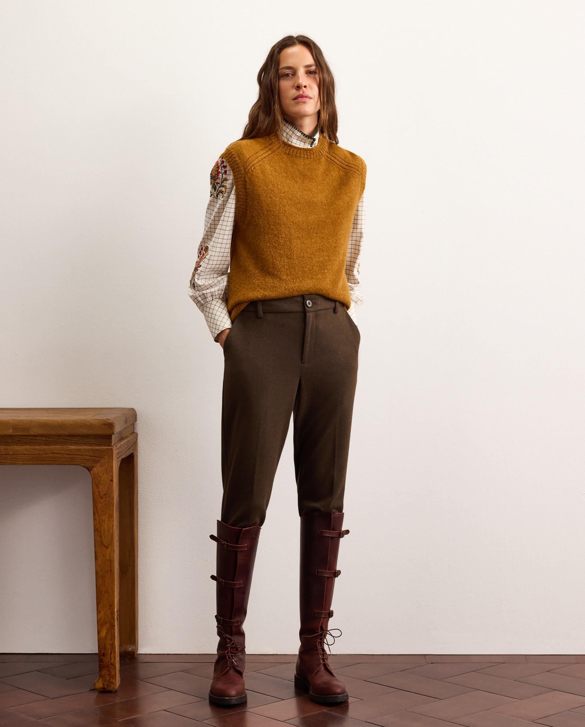 Imagen 2 de Chaleco de mujer cuello caja - Lloyd's - Toffee Toffee