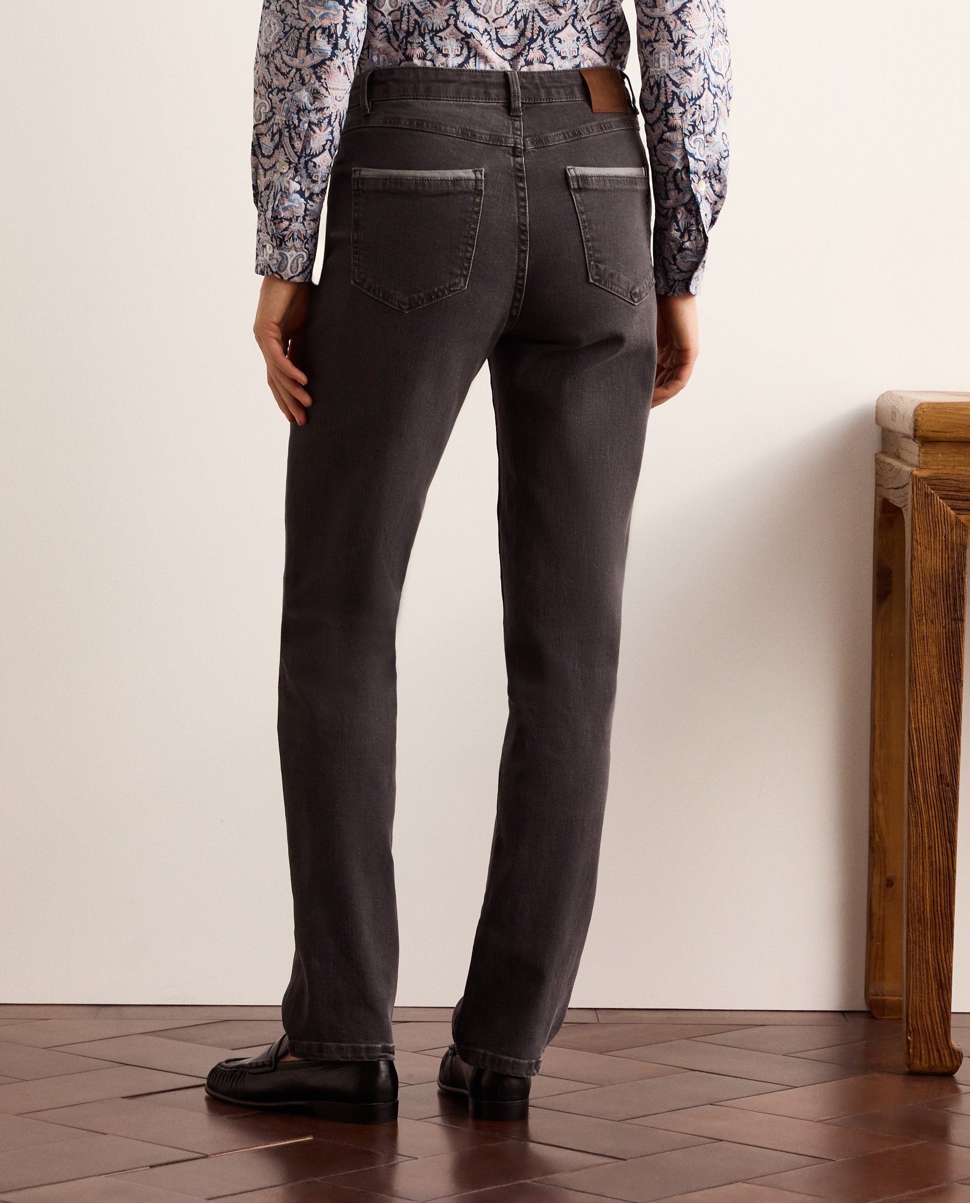 Jeans Semi Skinny com Fita Tricolor Preto Intenso-3