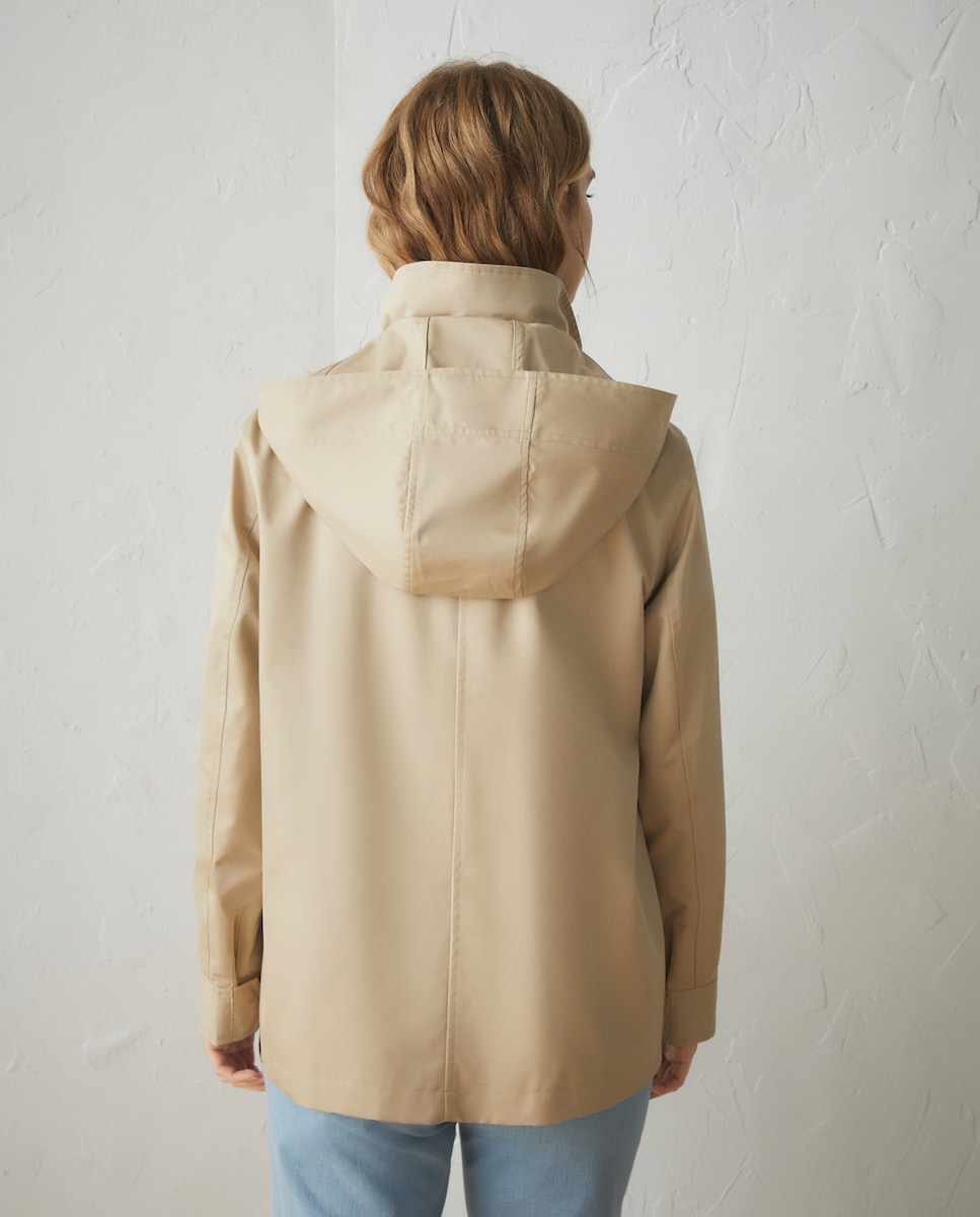 Gabardine Curta com Alamares Bege-3