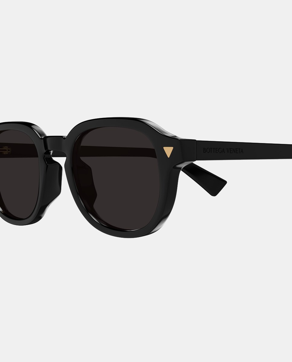 Gafa de sol de hombre ovalada en acetato reciclado · Bottega