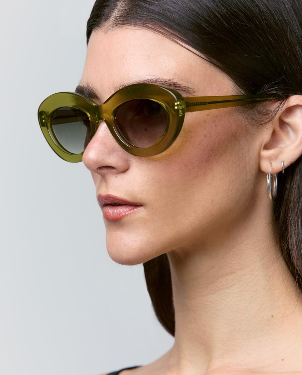 Imagen 0 de Gafa de sol de mujer ovalada en acetato con lente degradada Verde