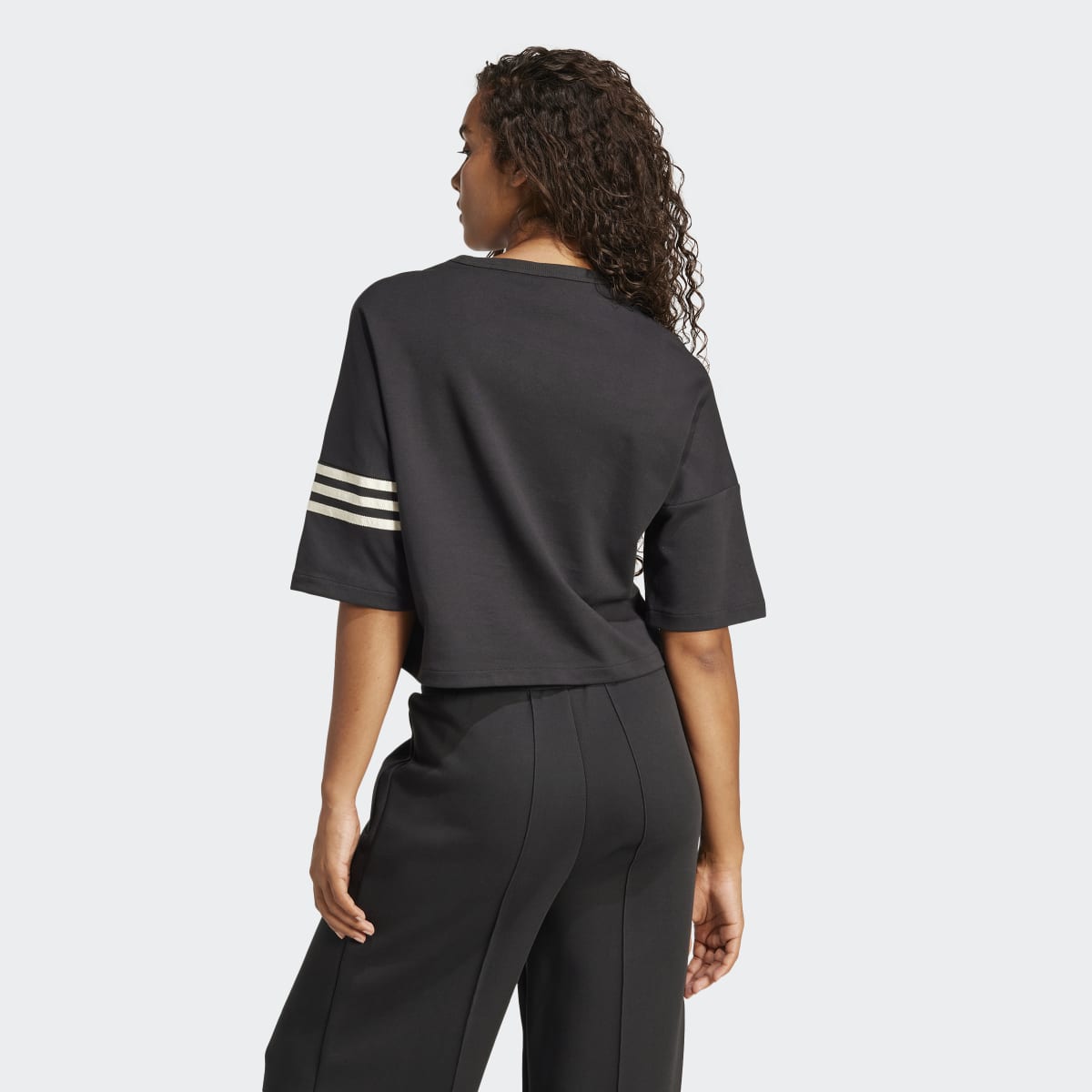 T-shirt de Mulher Neuclassic Preto-2