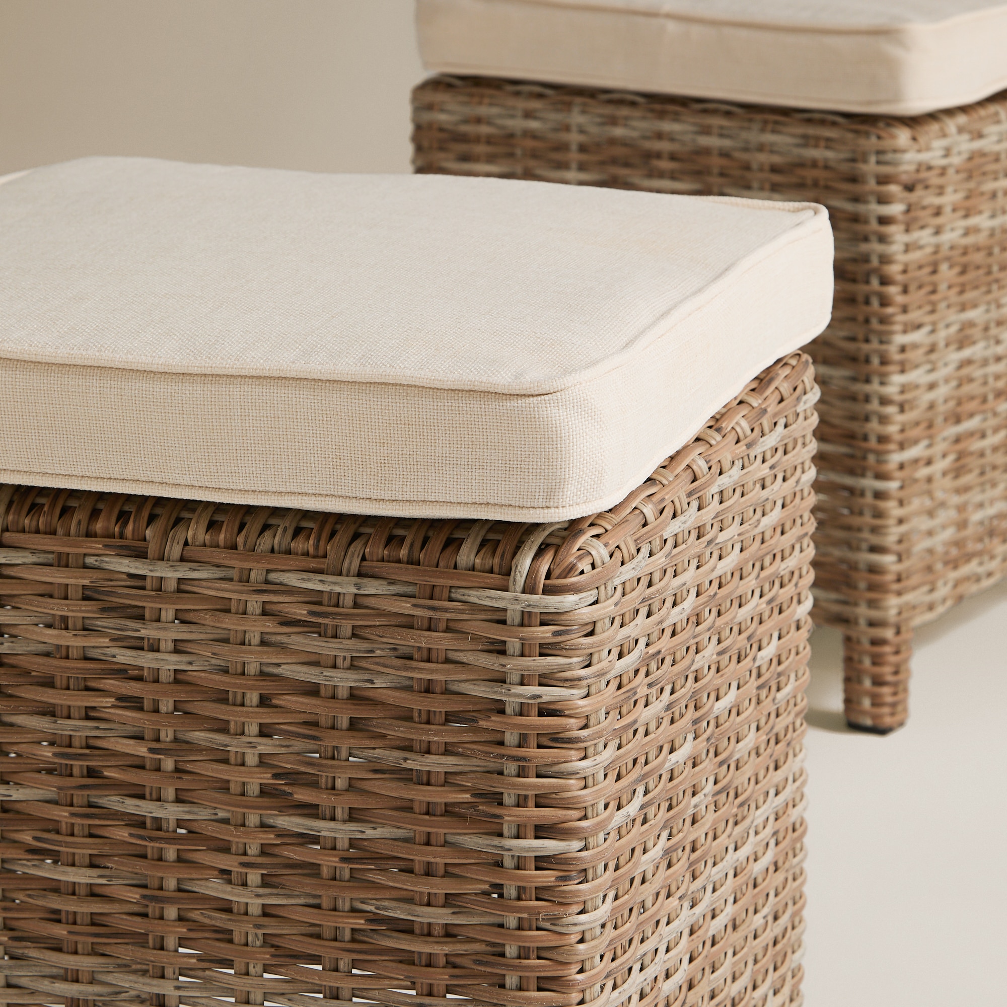 Conjunto de 2 pufes de jardim Le Mans Champanhe-5