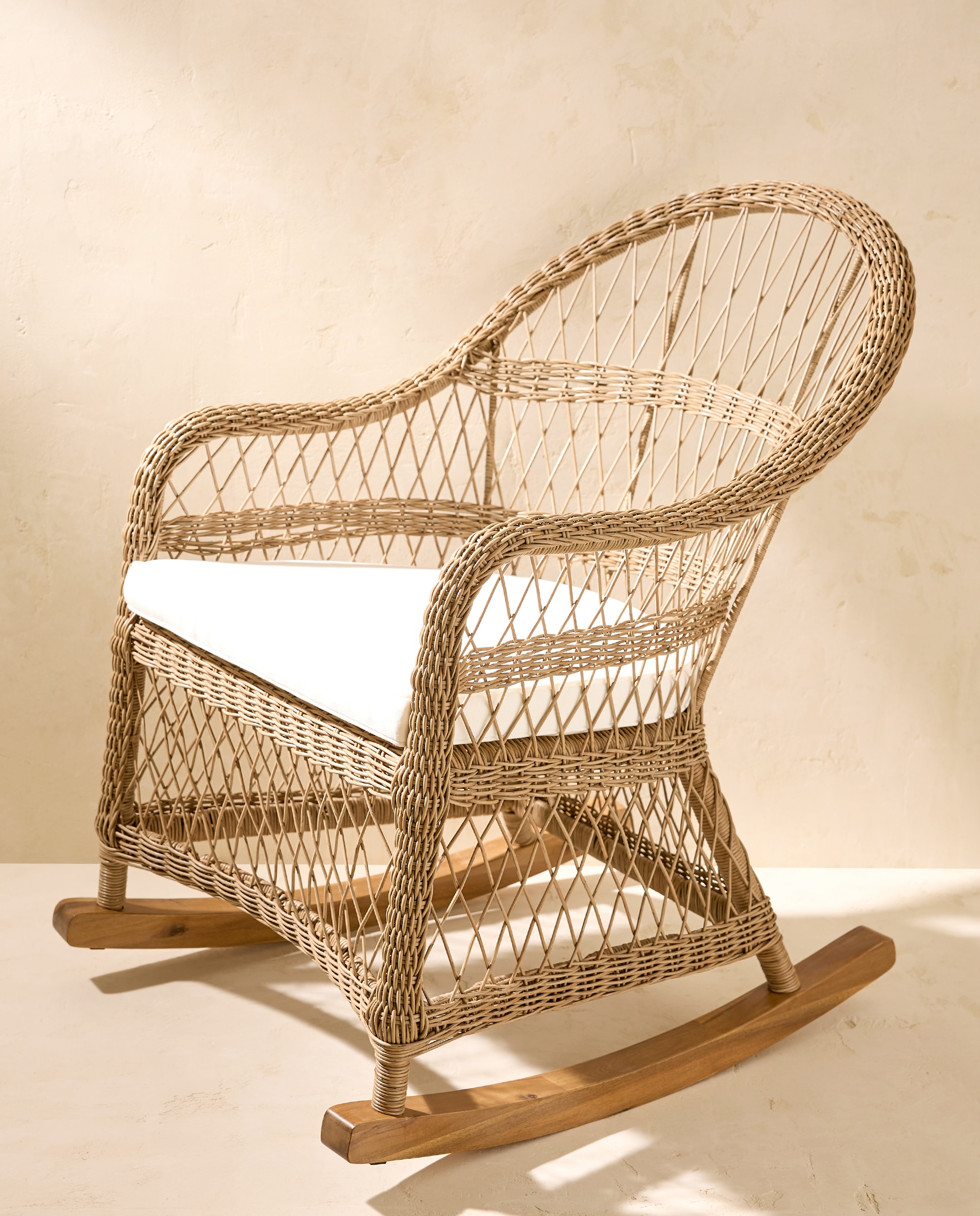 Imagem 0 de Poltrona Tipo Cadeira de Baloiço de Jardim Bilbury