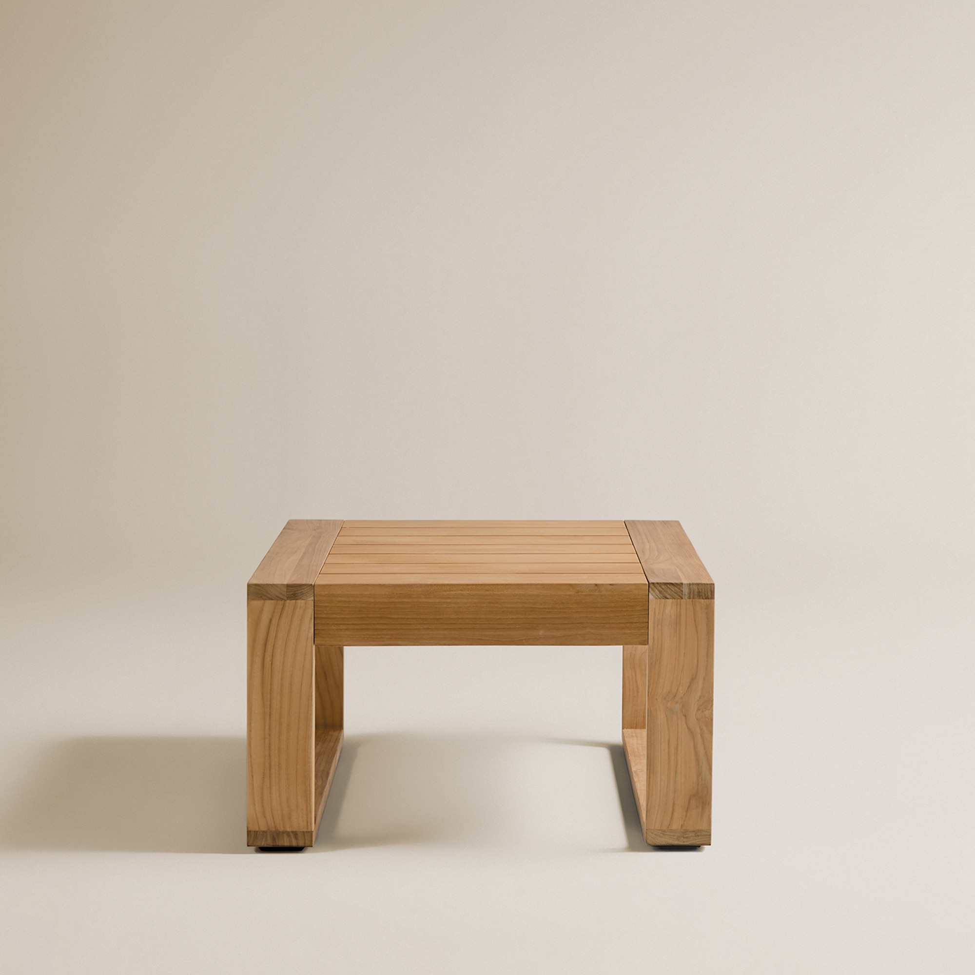 Mesa Auxiliar de Jardim em Teca Formentor Natural-2