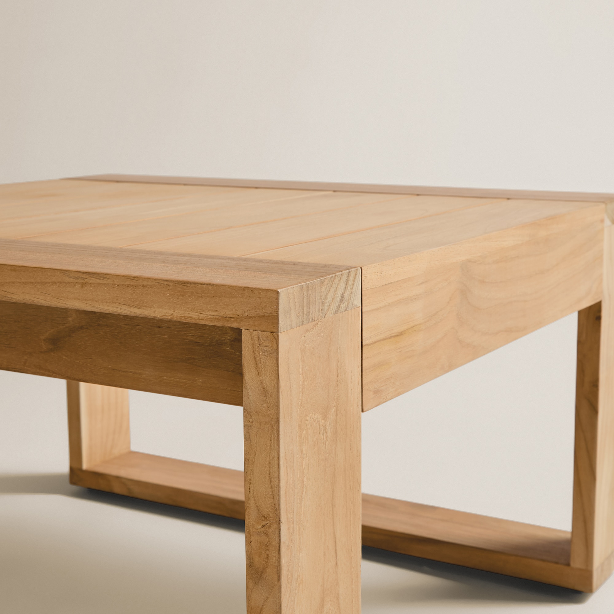 Mesa Auxiliar de Jardim em Teca Formentor Natural-4