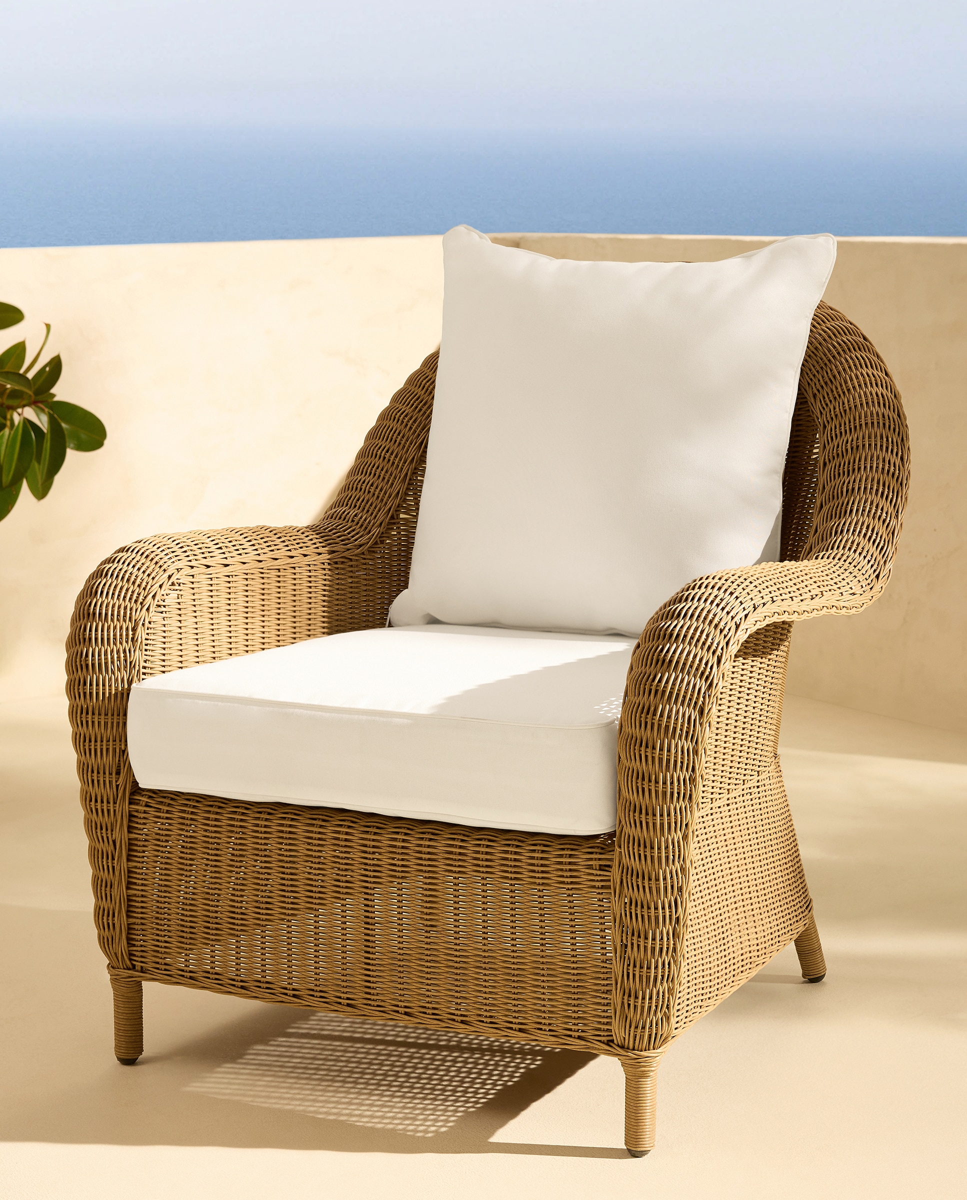 Imagem 0 de Poltrona de Fibra Sintética Charlotte