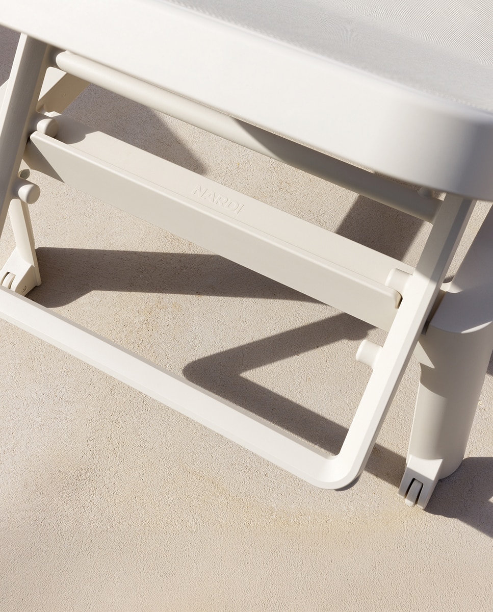 Espreguiçadeira de Resina Empilhável Plana - Creme Creme-5