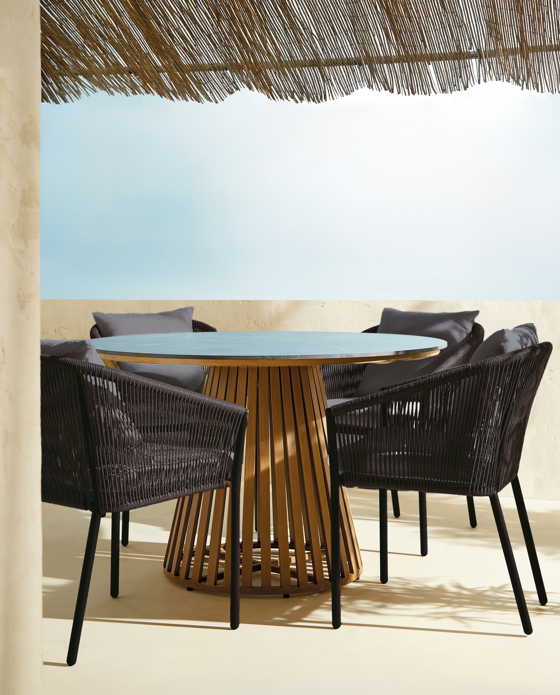 Imagem 0 de Coleção de jantar de jardim Mesa Paros e cadeirão Sonora