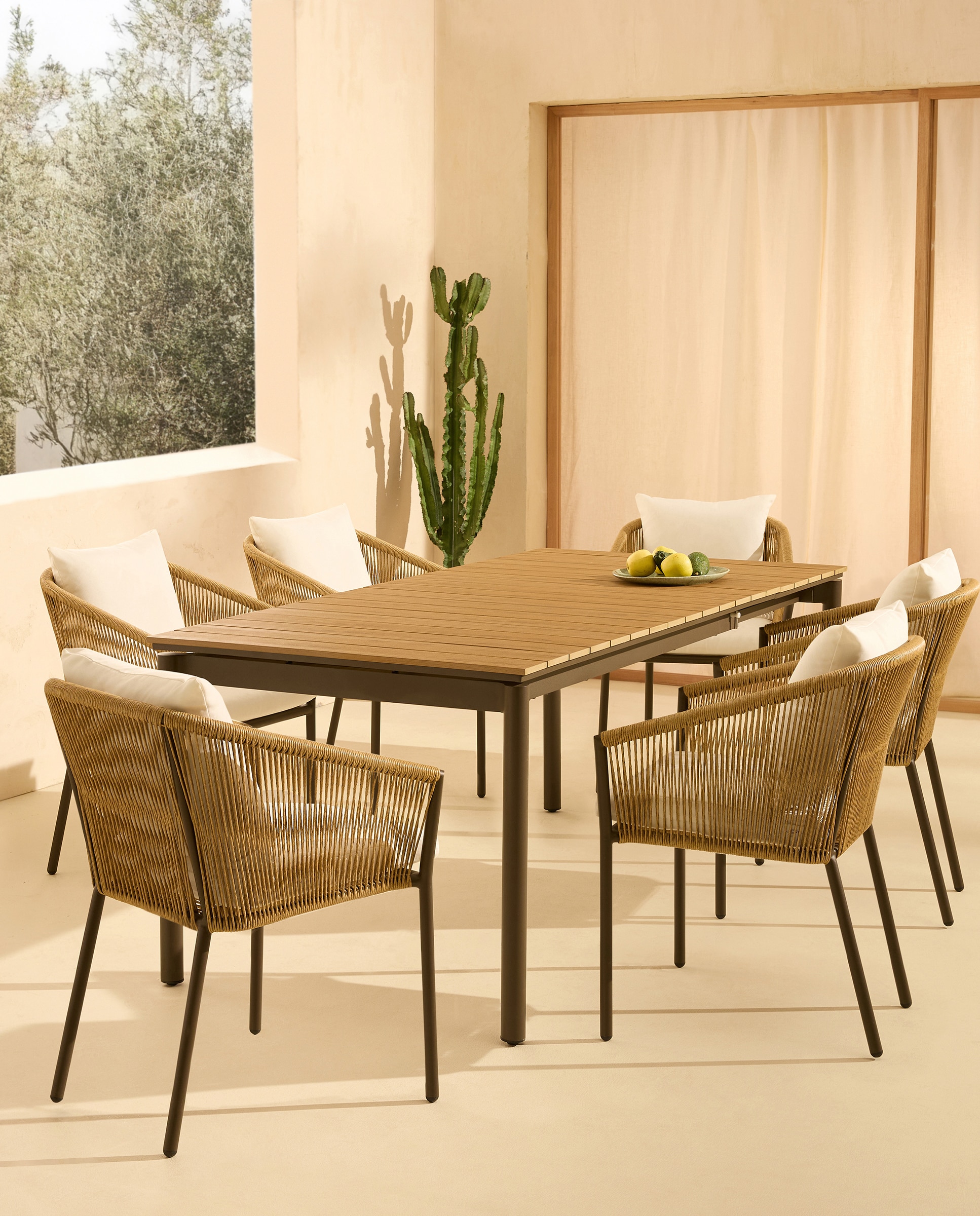 El Corte Inglés - Colección de jardín mesa Amsterdam y sillón Sonora.