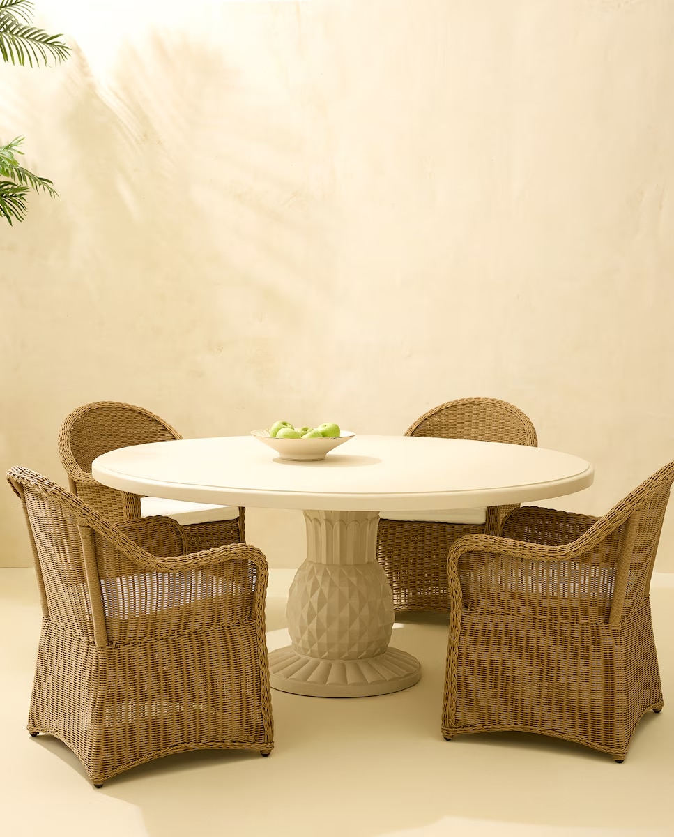 El Corte Inglés - Colección de jardín mesa redonda Brasil y sillón Charlotte.