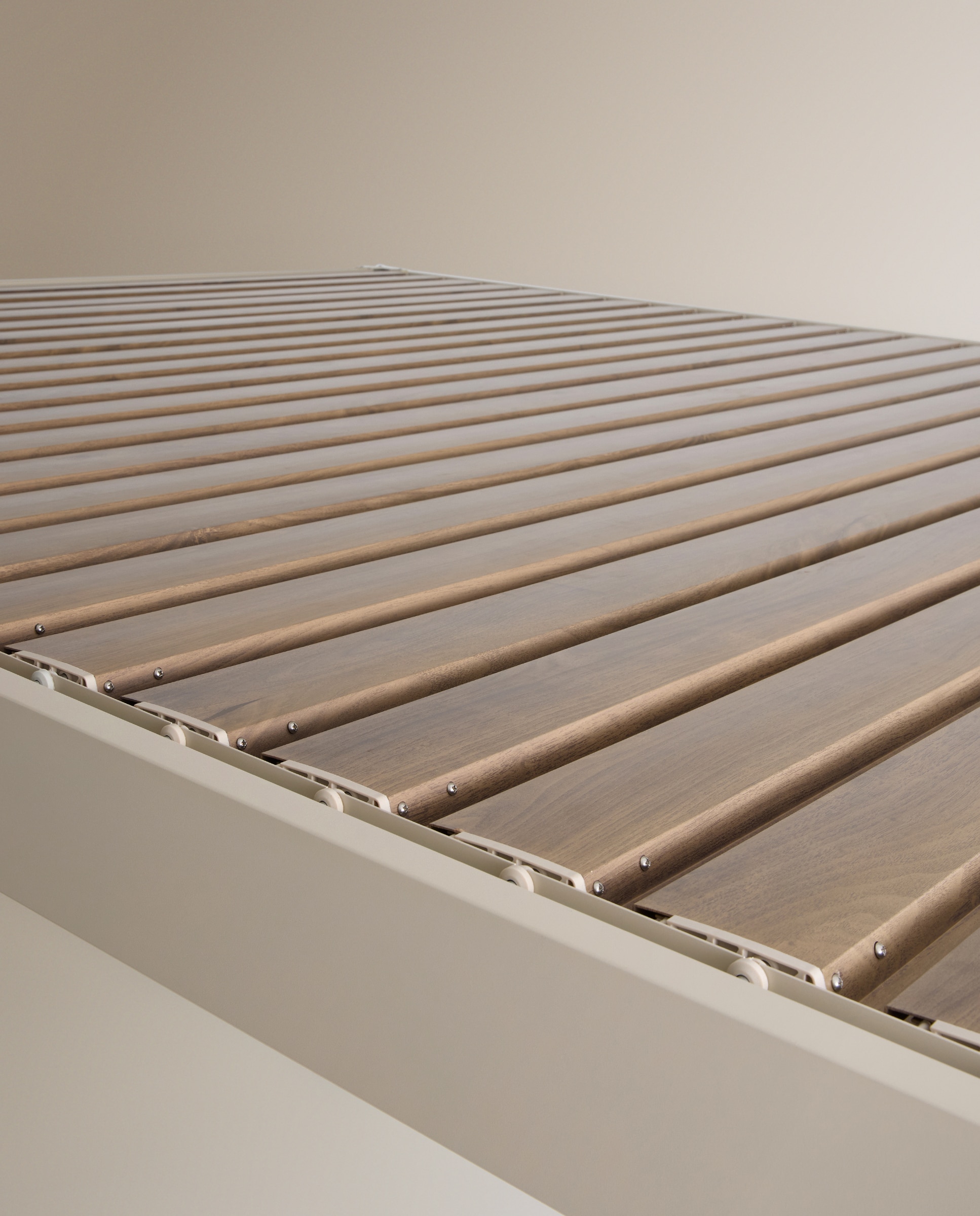 Pérgola con techo de lamas imitación madera Sonora Creme-5