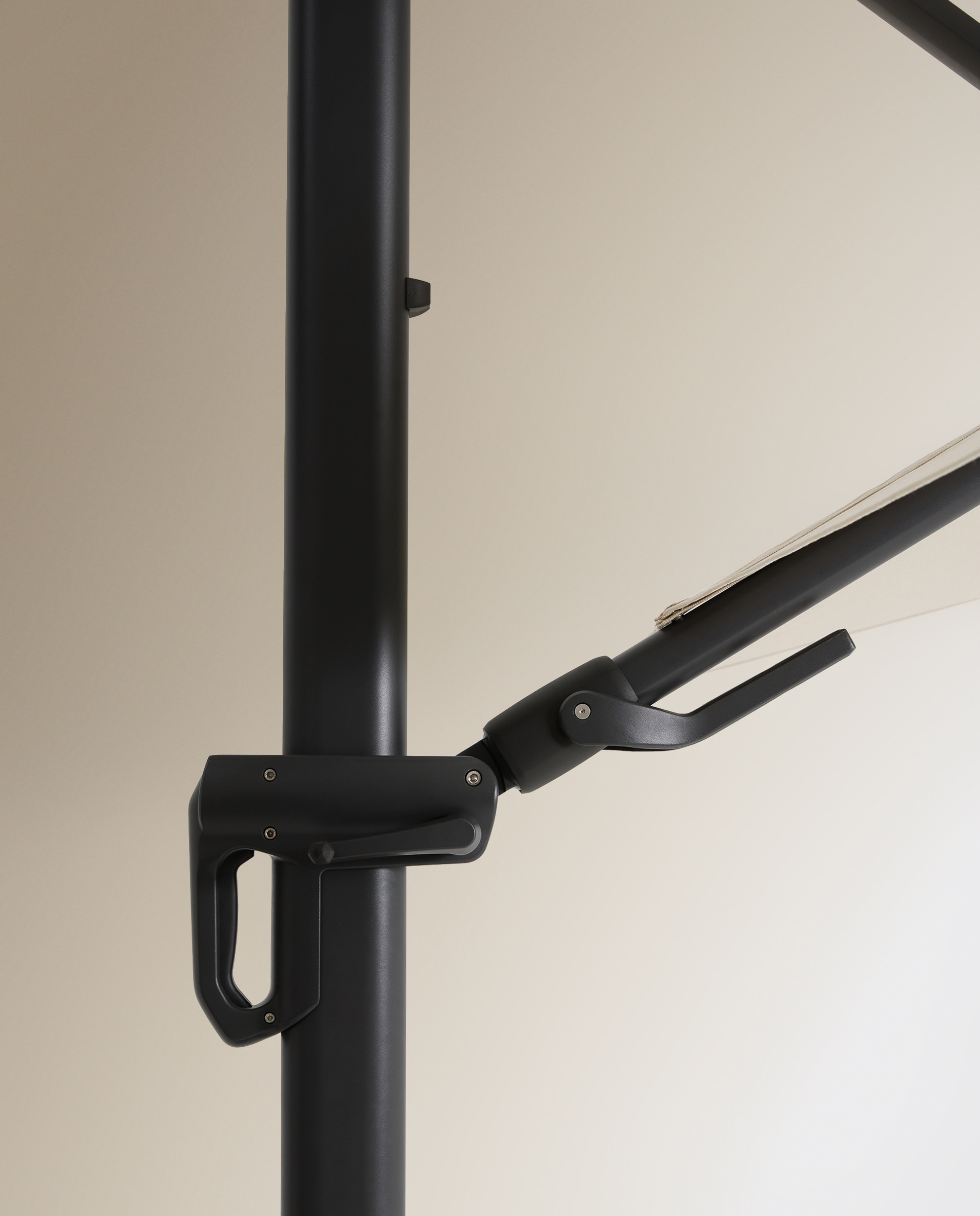 Parasol excéntrico de aluminio y olefín Gobi Cru-4