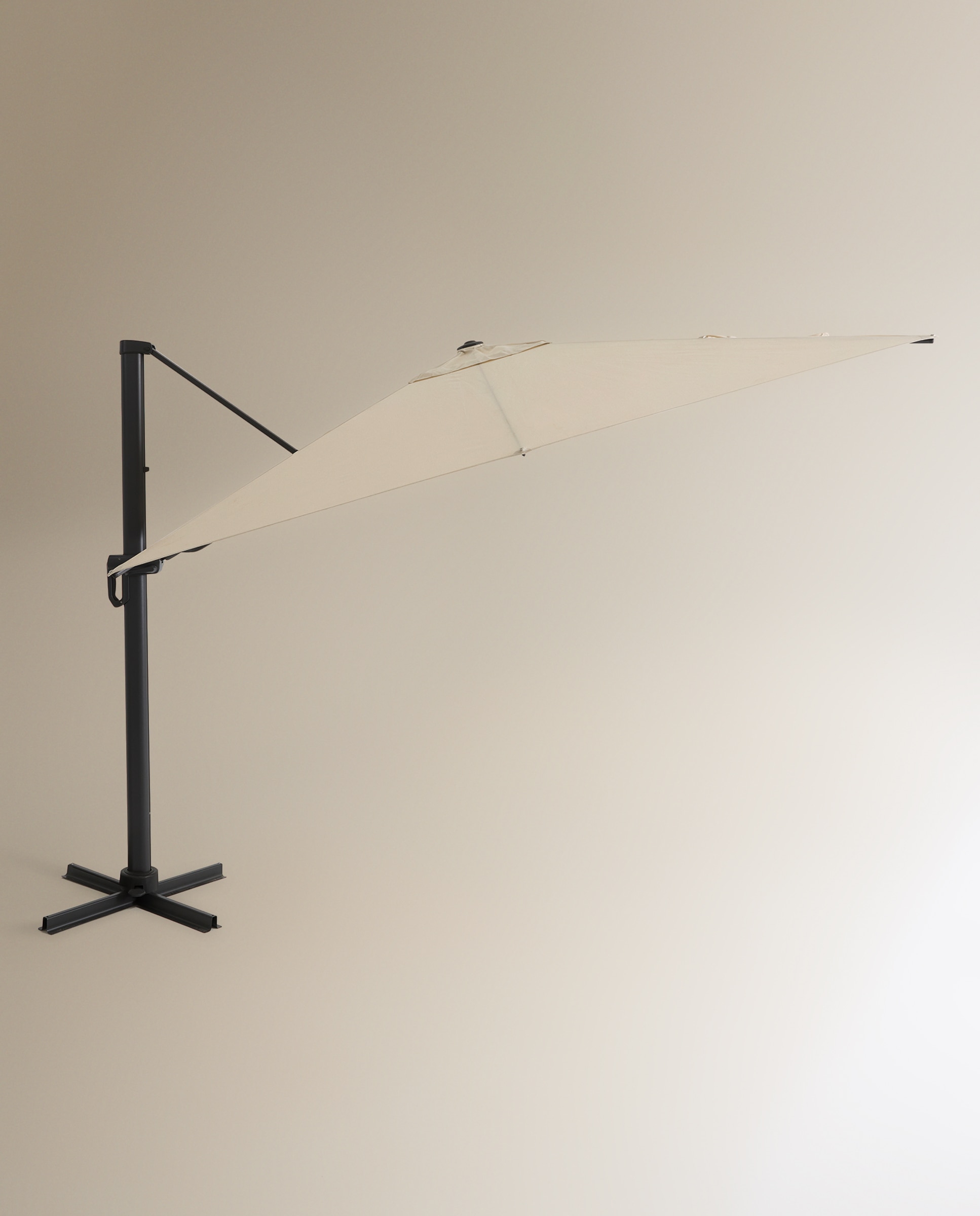 Imagem 0 de Parasol excéntrico de aluminio y olefín Gobi