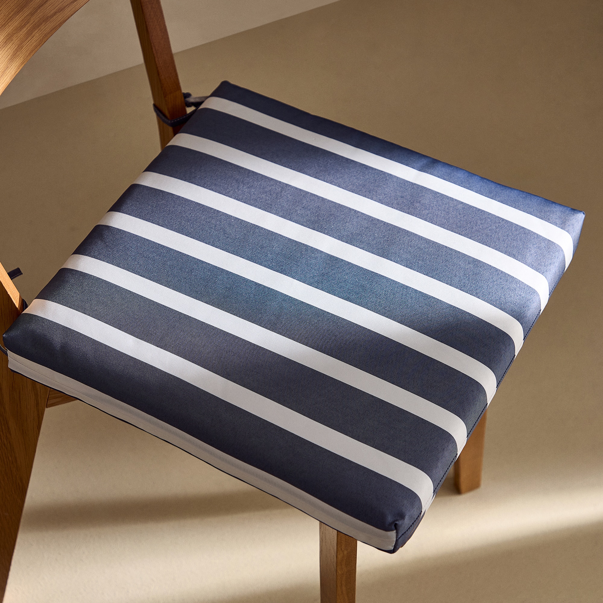 Cojín de rayas para asiento160 gr Raya Bicolor Basics El Corte Inglés Navy / Blanco-1