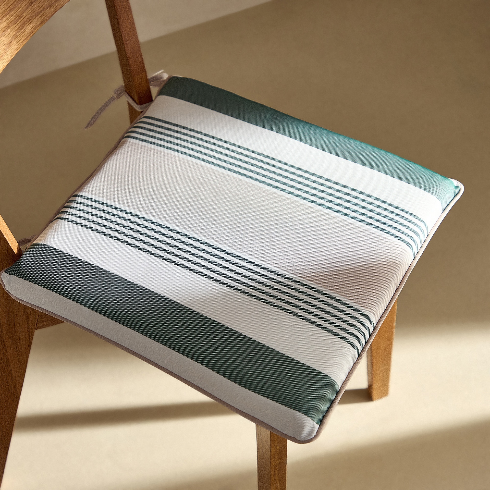 Imagen 0 de Cojín de rayas para asiento 230 gr Basics El Corte Inglés