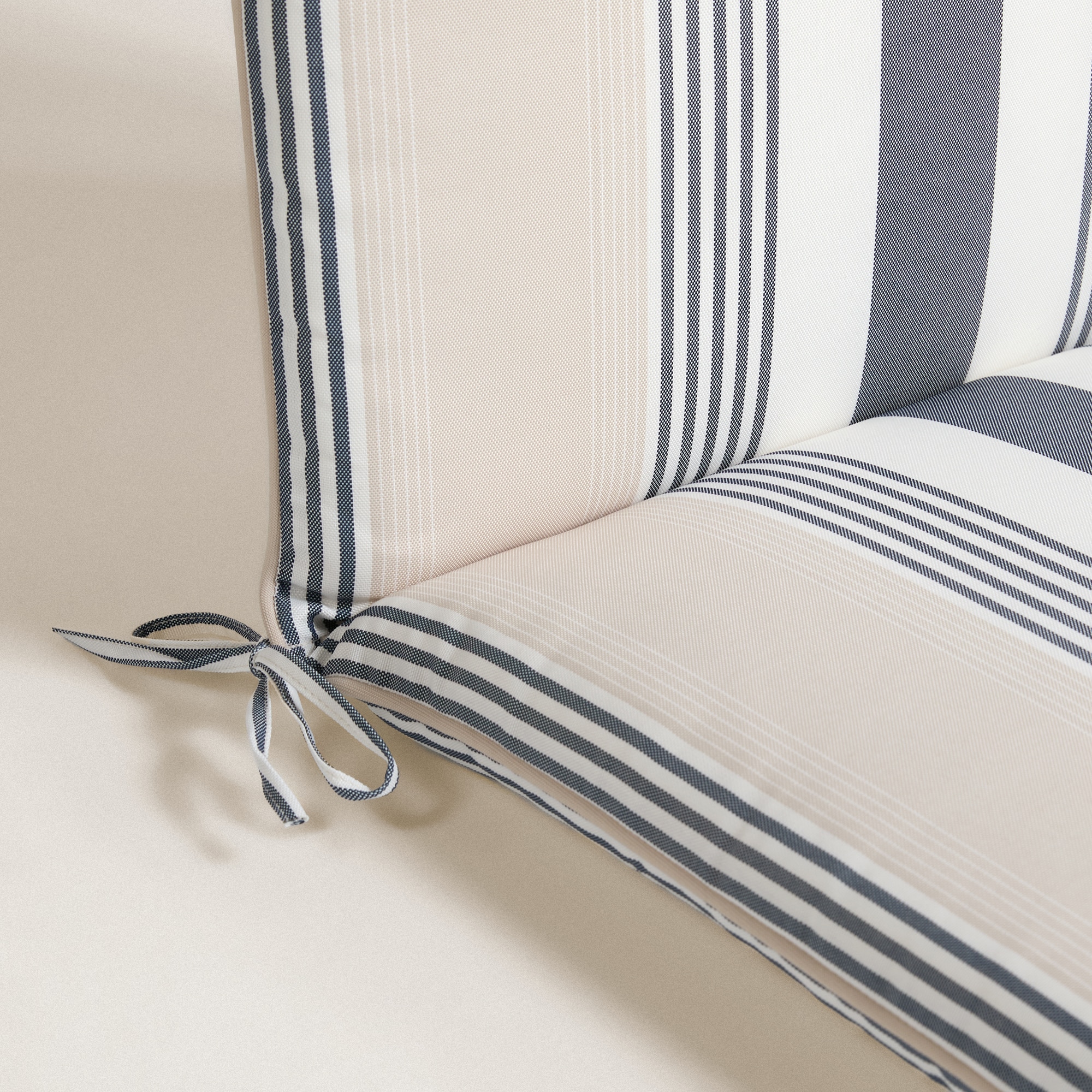 Cojín de rayas para asiento con respaldo alto 230 gr Basics El Corte Inglés 3