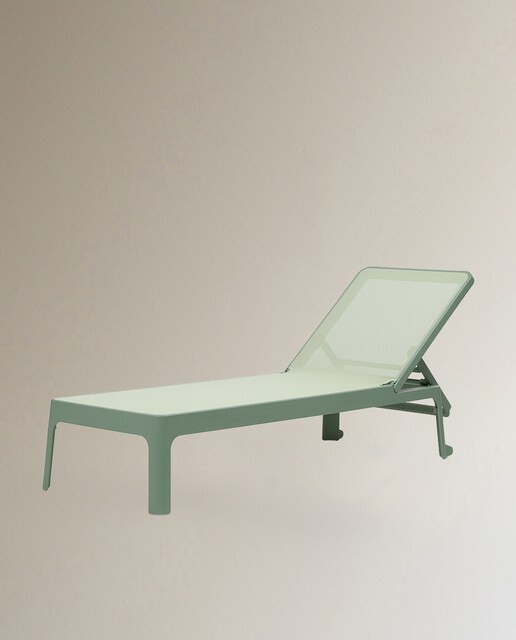 Tumbona de resina apilable Plano Nardi crema