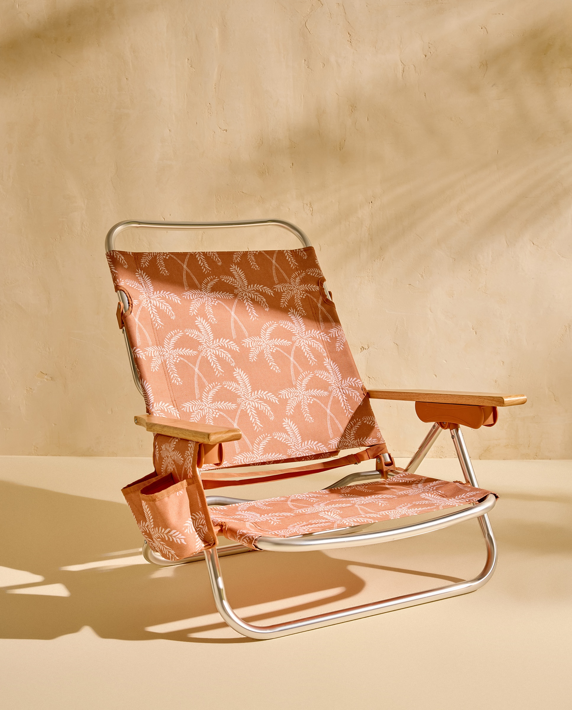 Imagem 0 de Cadeira Baixa Dobrável e Reclinável Palm Campo e Praia