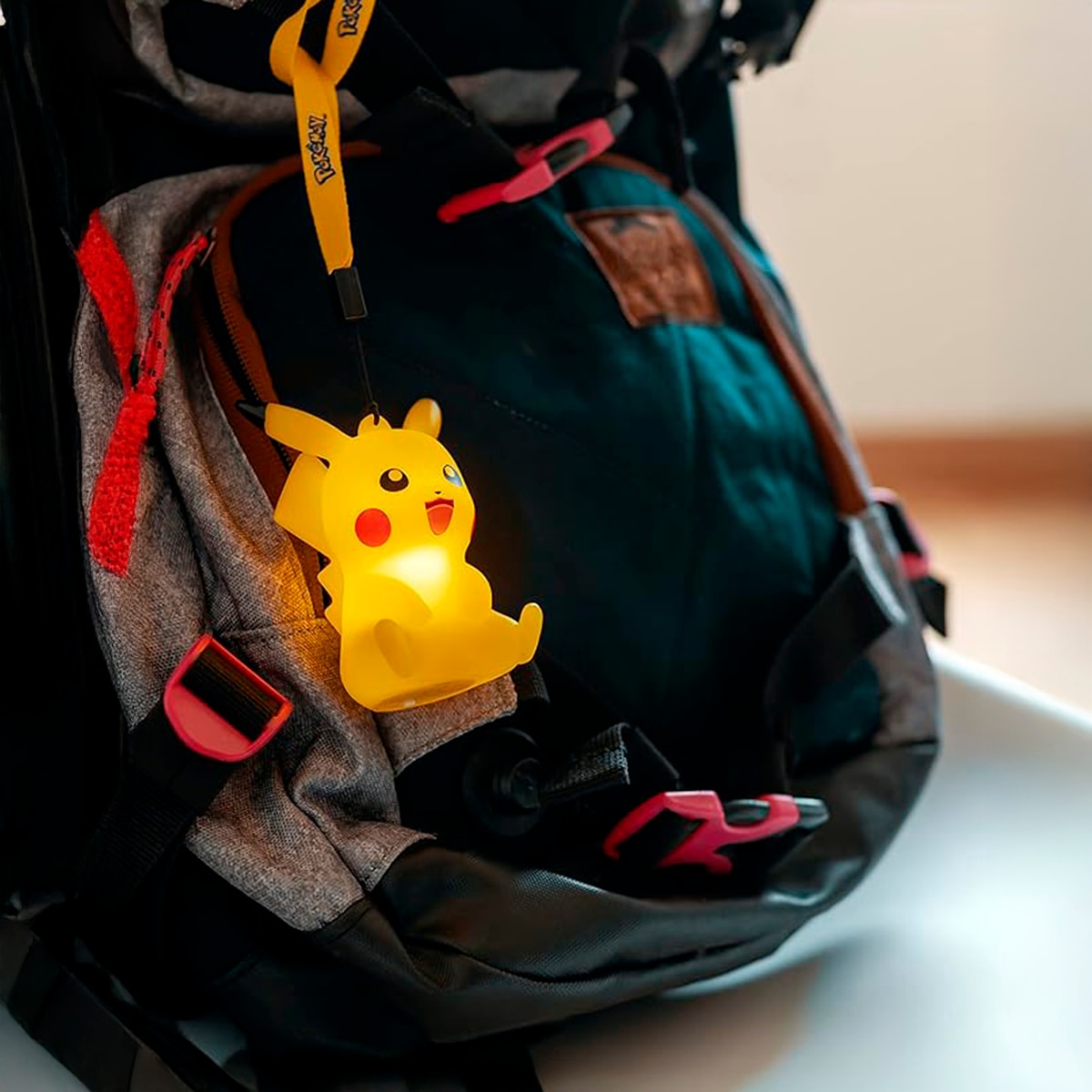 Luz guía llavero Pickachu LED sentado Amarillo-2