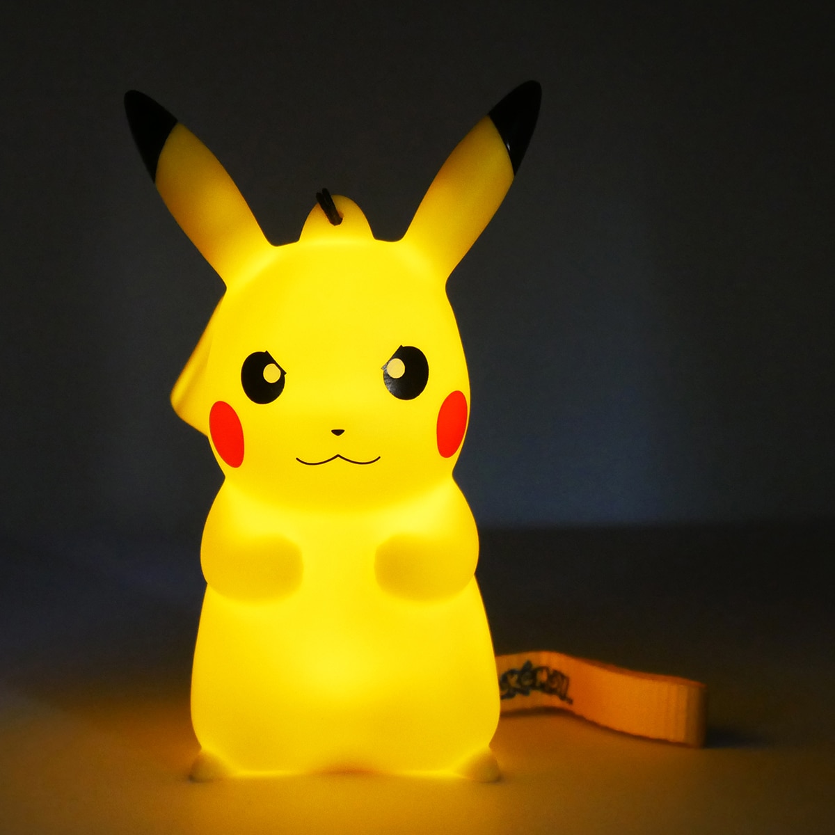 Luz guía  llavero LED Pickachu en pie Amarillo-1