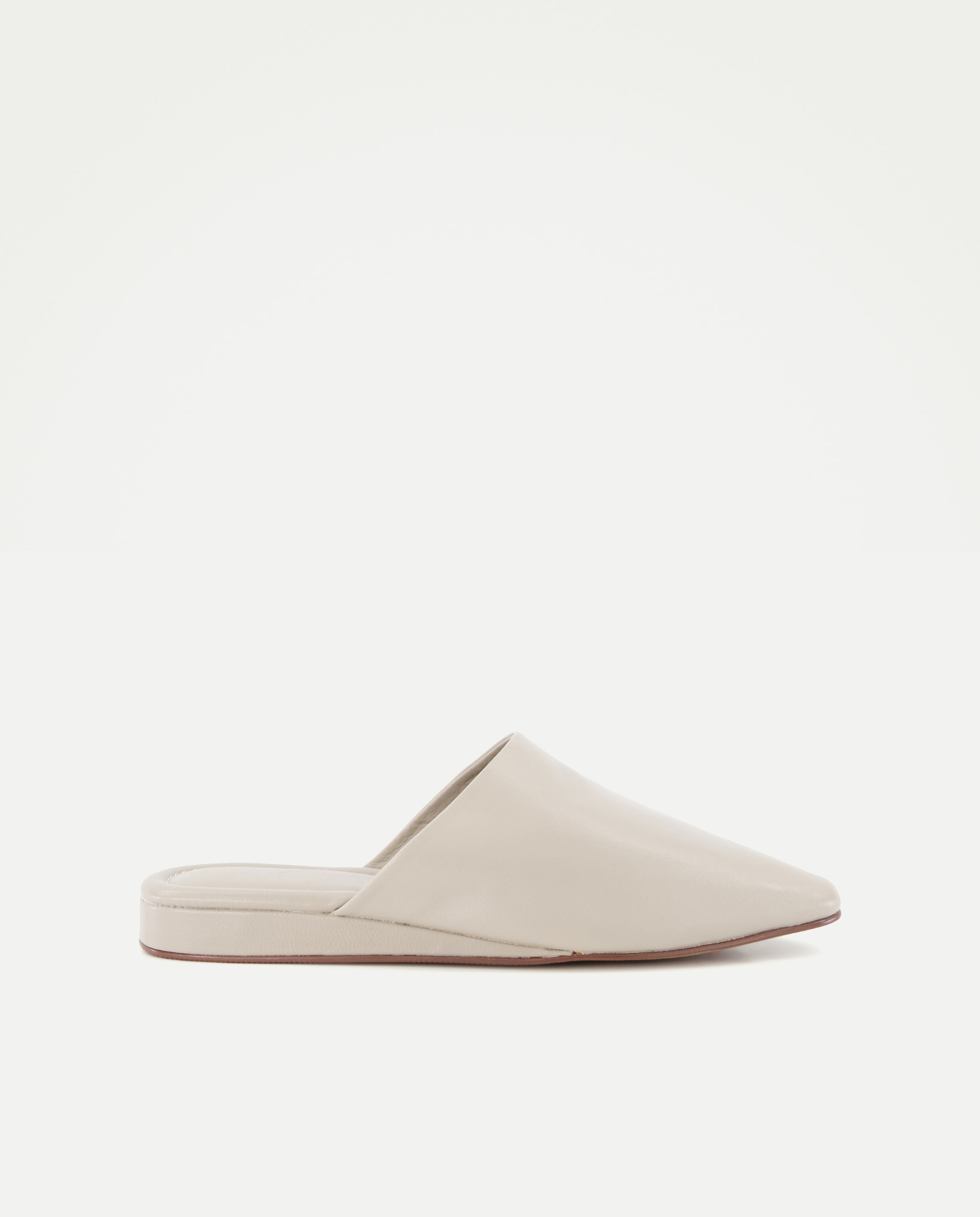 Imagen 0 de Zapatilla de mujer de piel con cuña