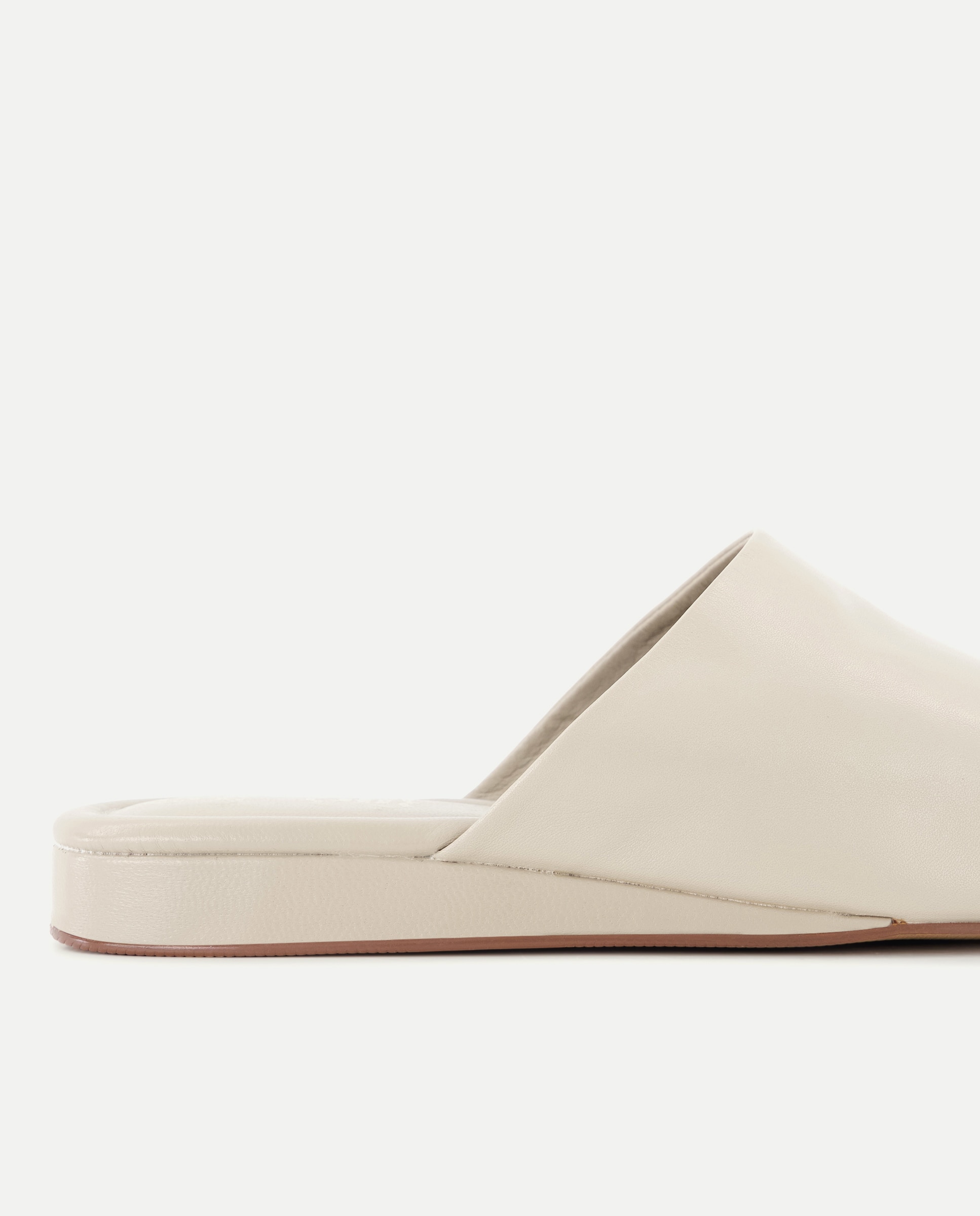 Zapatilla de mujer de piel con cuña Visón claro-5