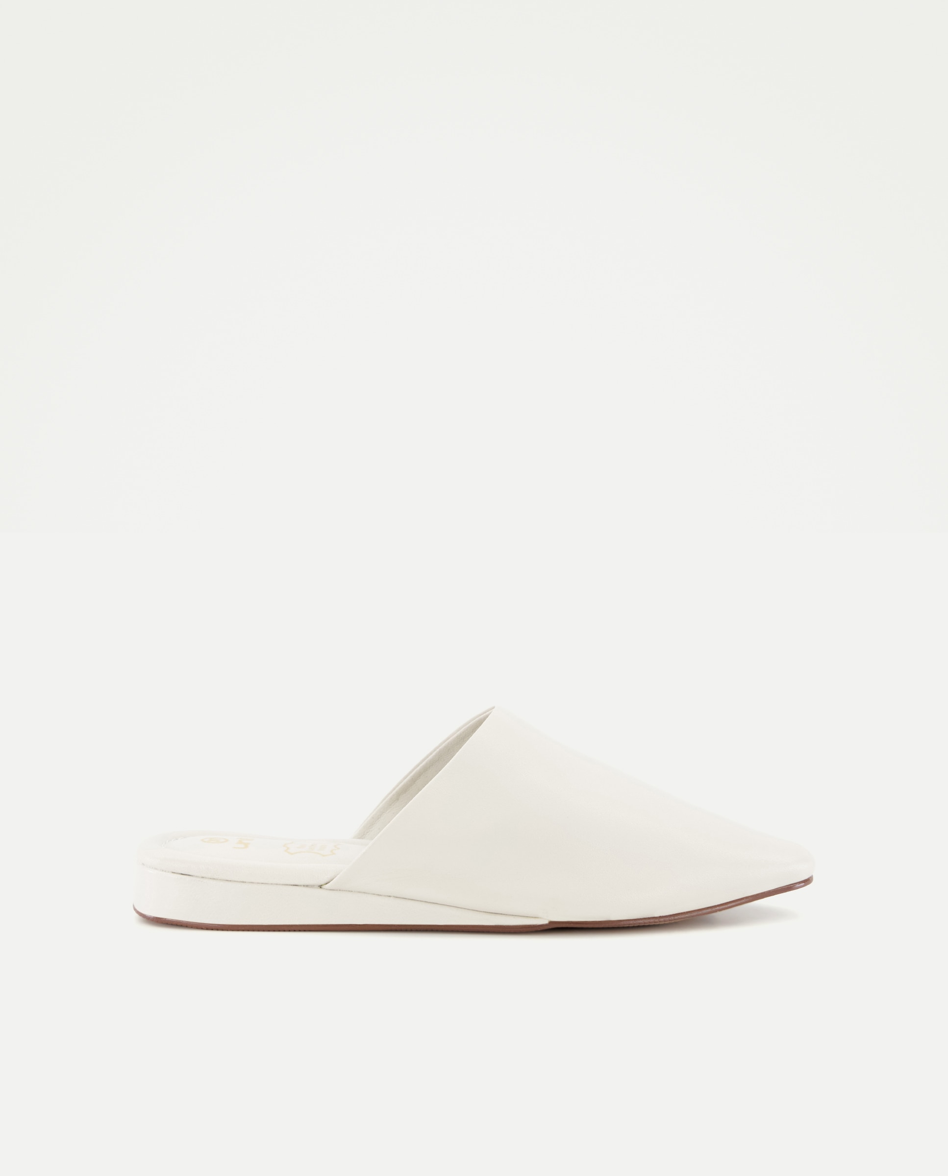 Imagen 0 de Zapatilla de mujer de piel con cuña