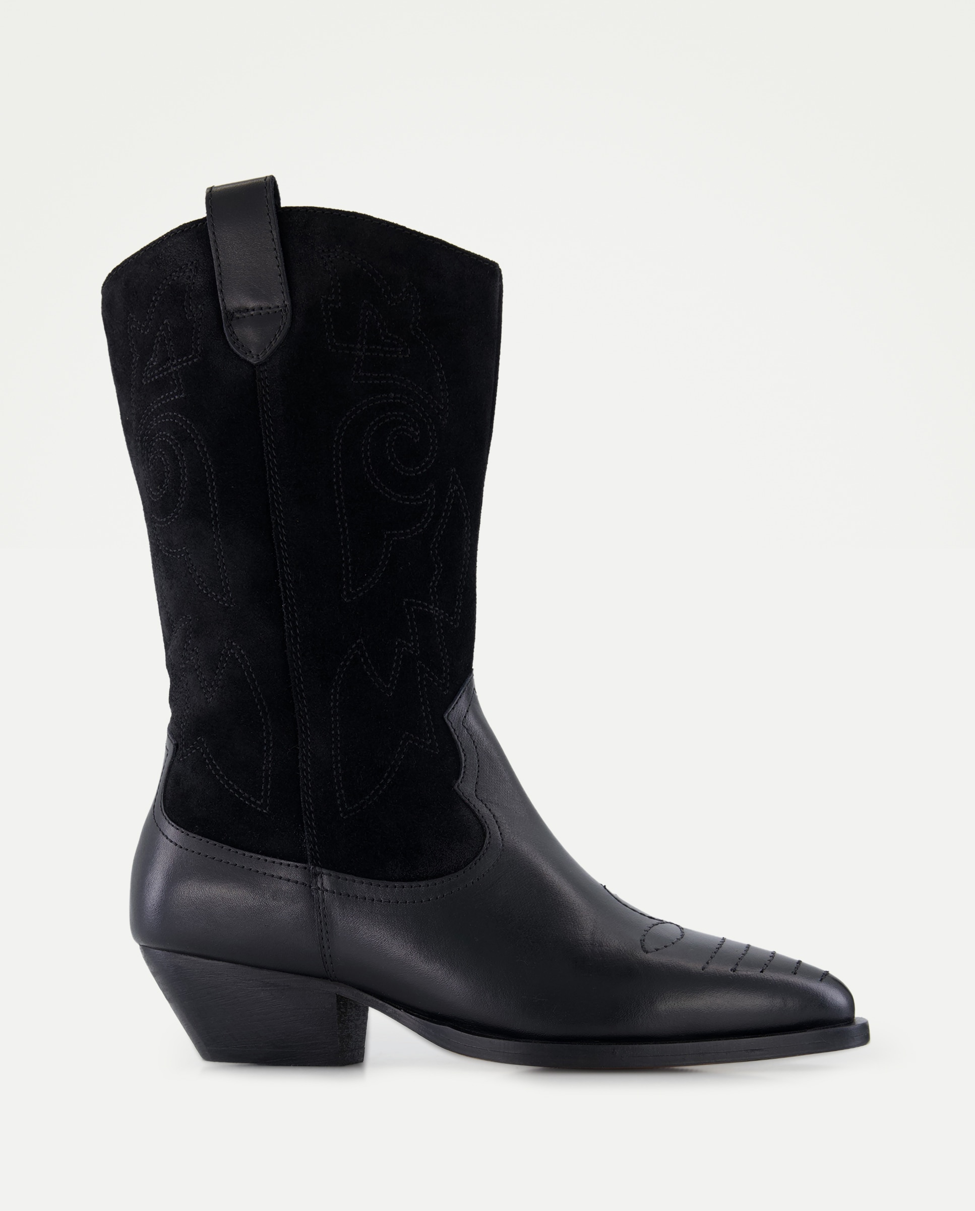 Imagen 0 de Bota de mujer de piel bordados