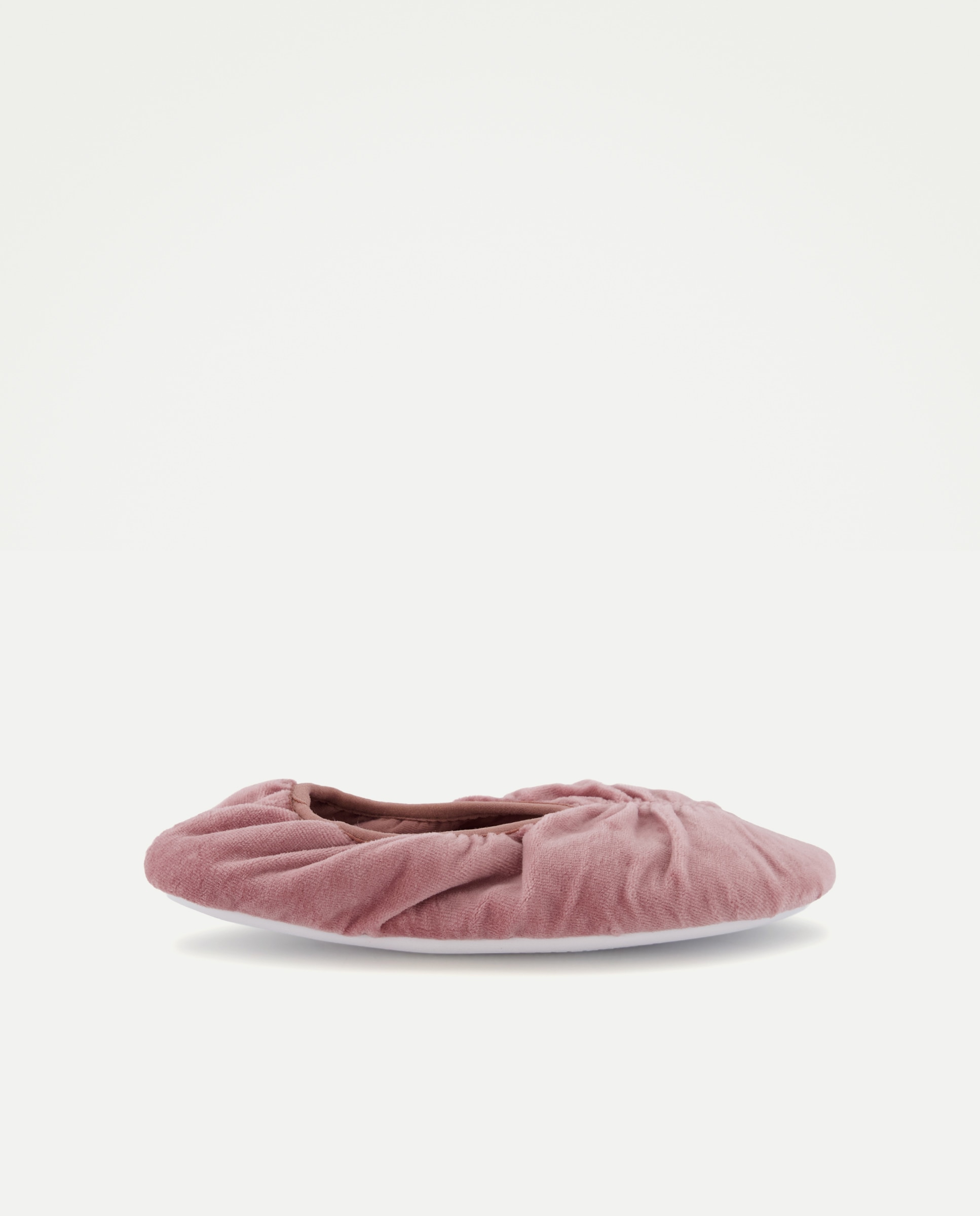 Imagen 0 de Zapatilla de mujer con frunce