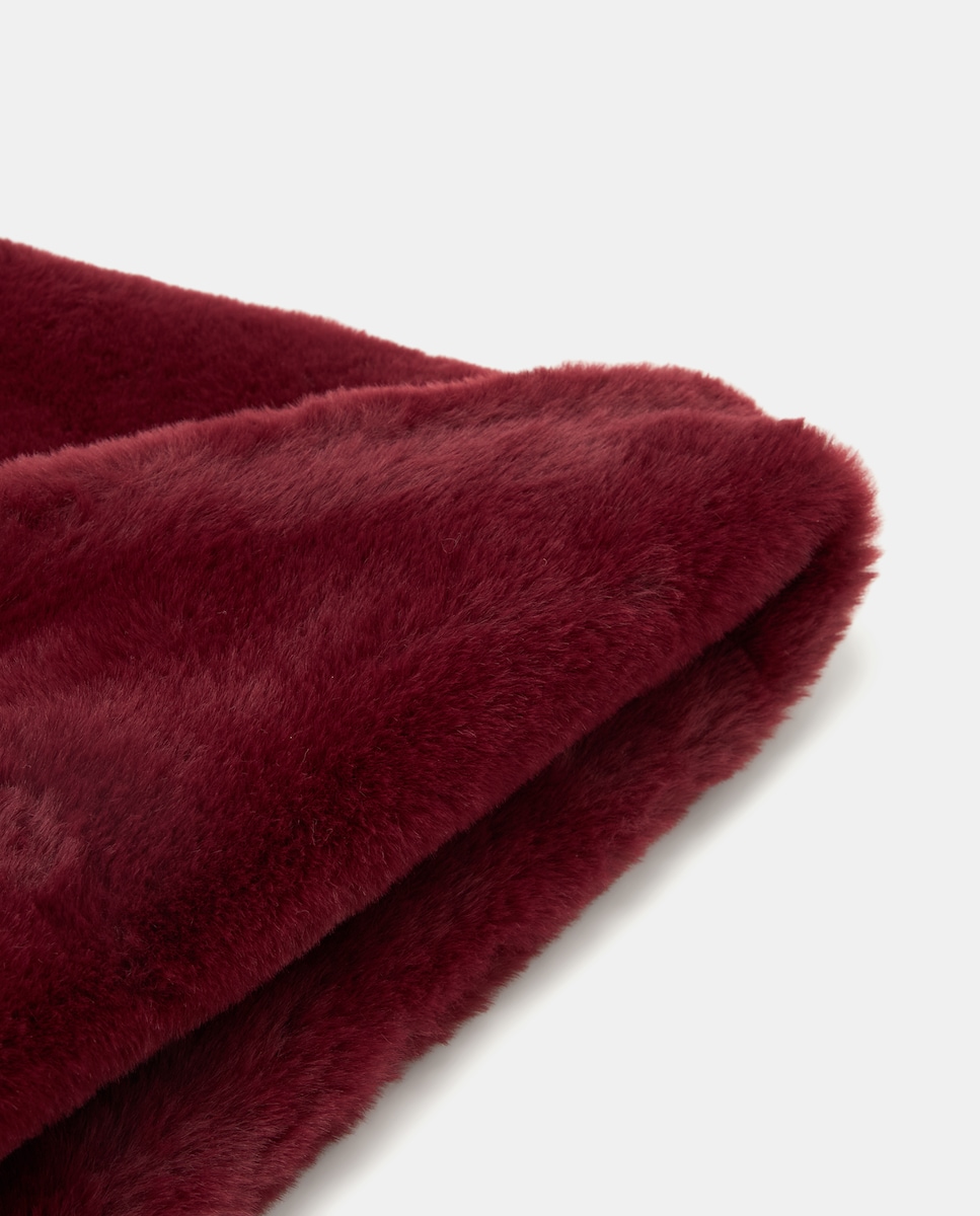 Cuello de mujer de pelo Burdeos-2