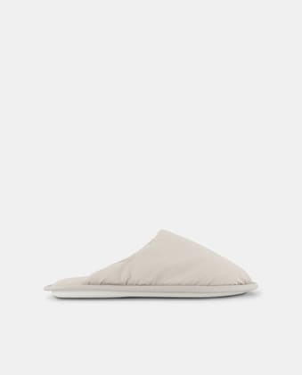 Zapatilla destalonada acolchada