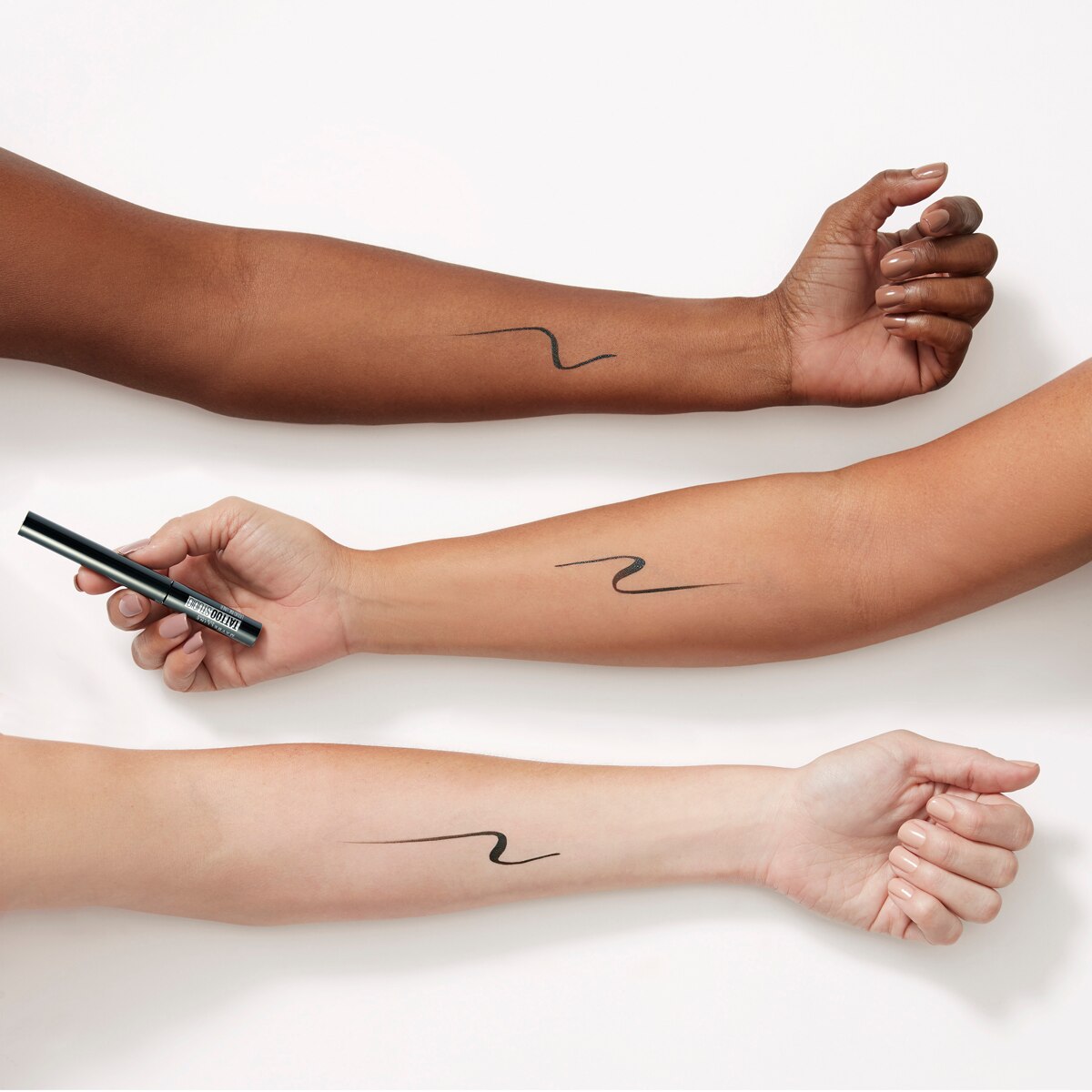 Imagen 3 de Eyeliner Líquido Tattoo Liner Maybelline - Inked Black 710 Inked Black 710