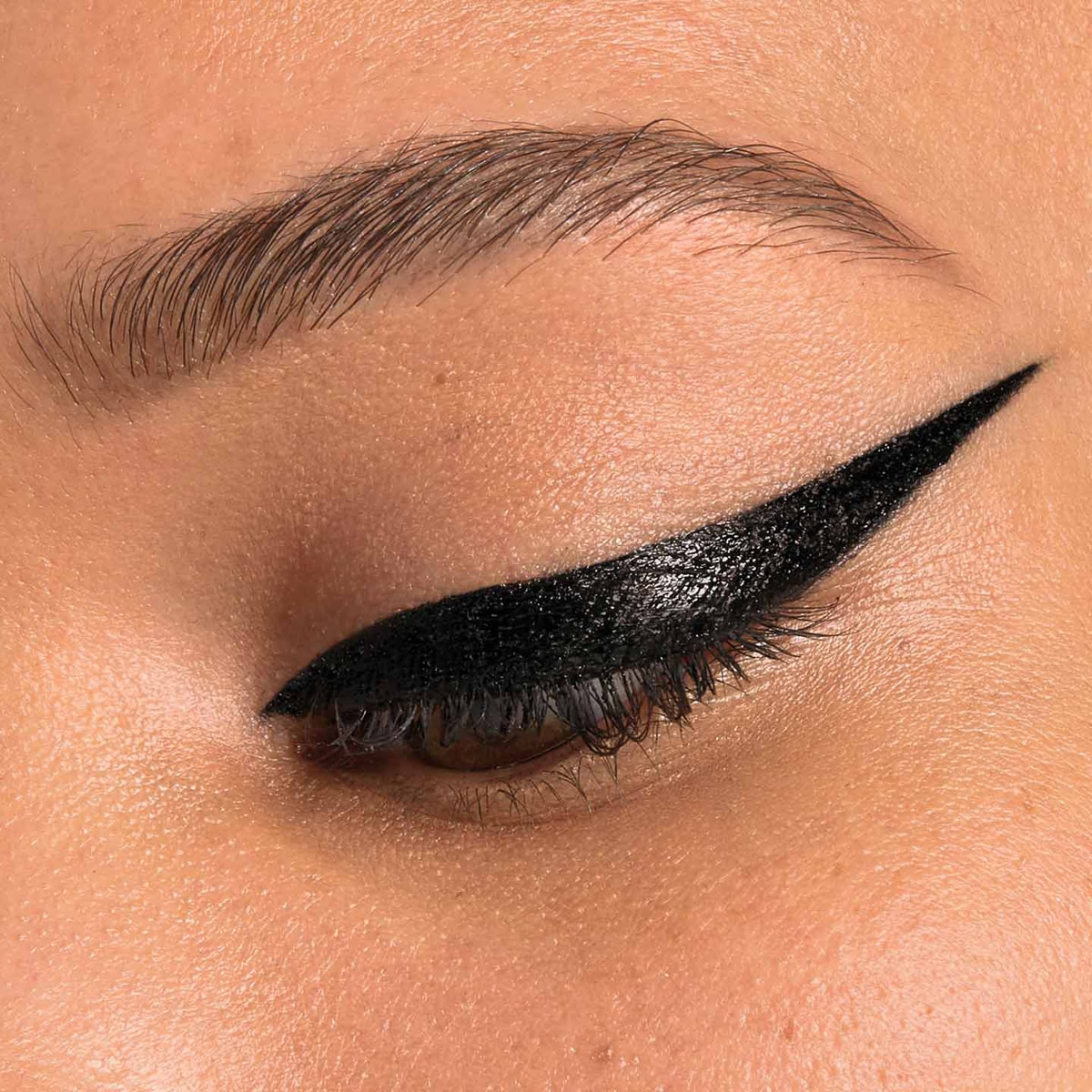 Imagen 4 de Eyeliner Líquido Tattoo Liner Maybelline - Inked Black 710 Inked Black 710