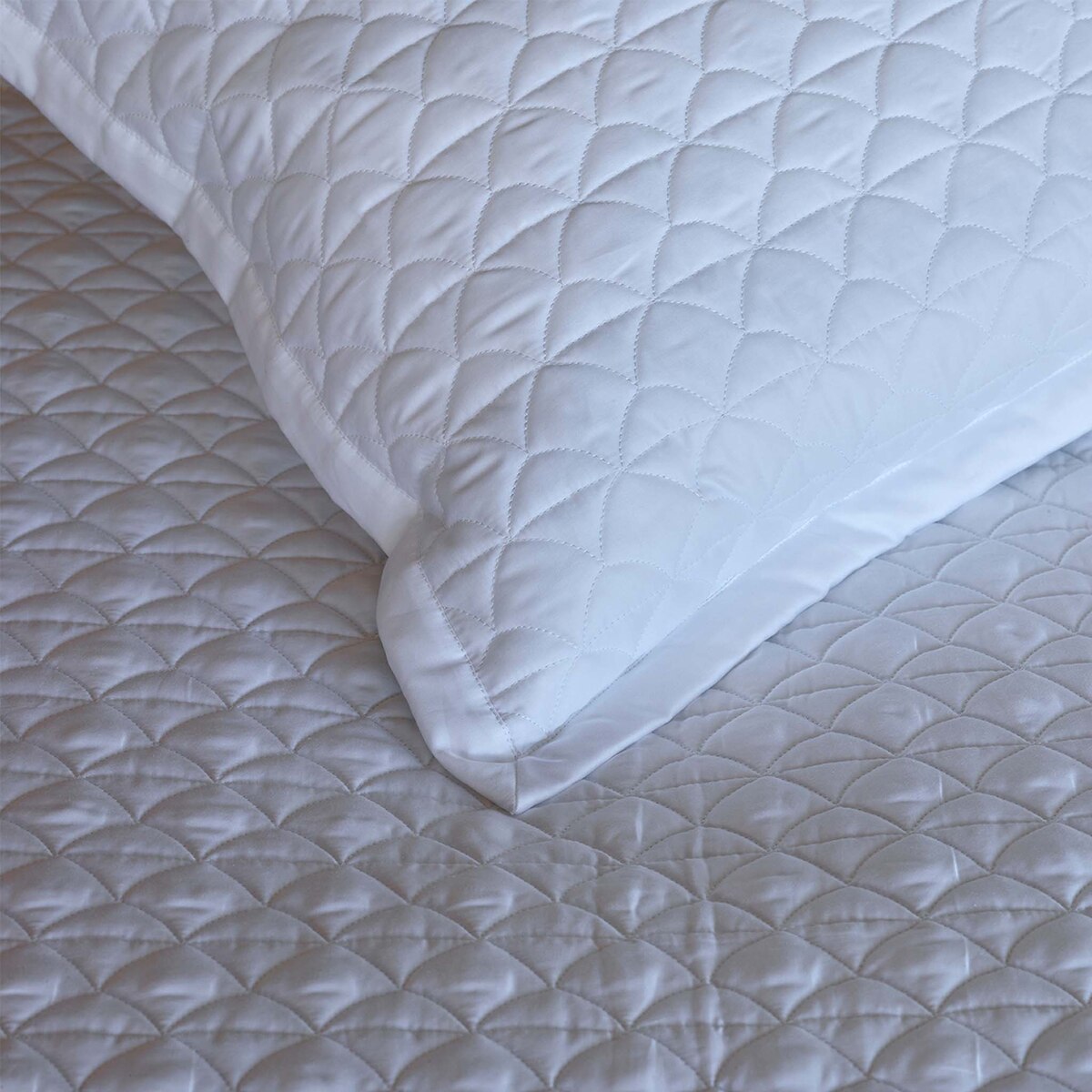 Colcha satén algodón egipcio 430 hilos Suave Amalia Home Collection - Blanco Cama 180 cm Blanco-3