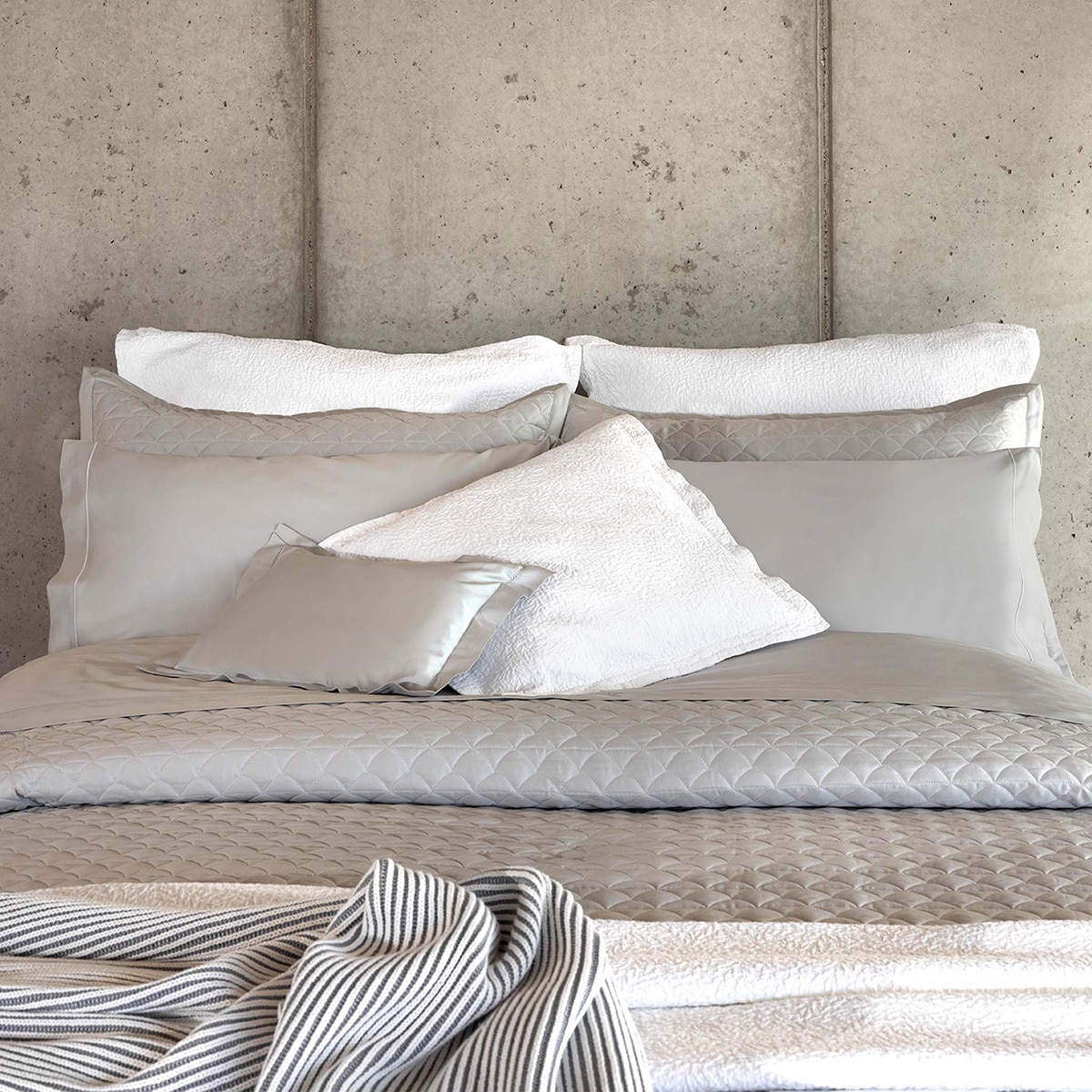 Colcha satén algodón egipcio 430 hilos Suave Amalia Home Collection - Cool Grey Cama 180 cm Cool Grey-1