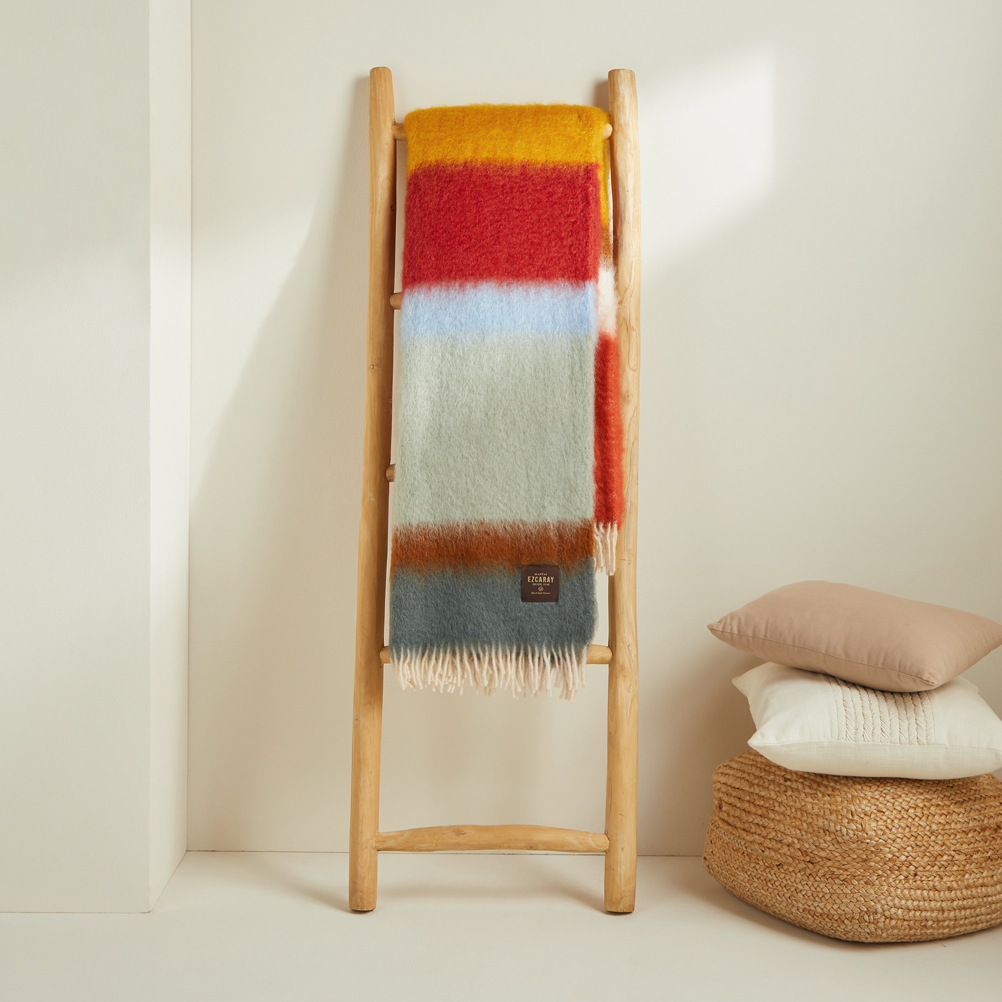 Imagem 0 de Manta Decorativa em Mohair e Lã Mattise