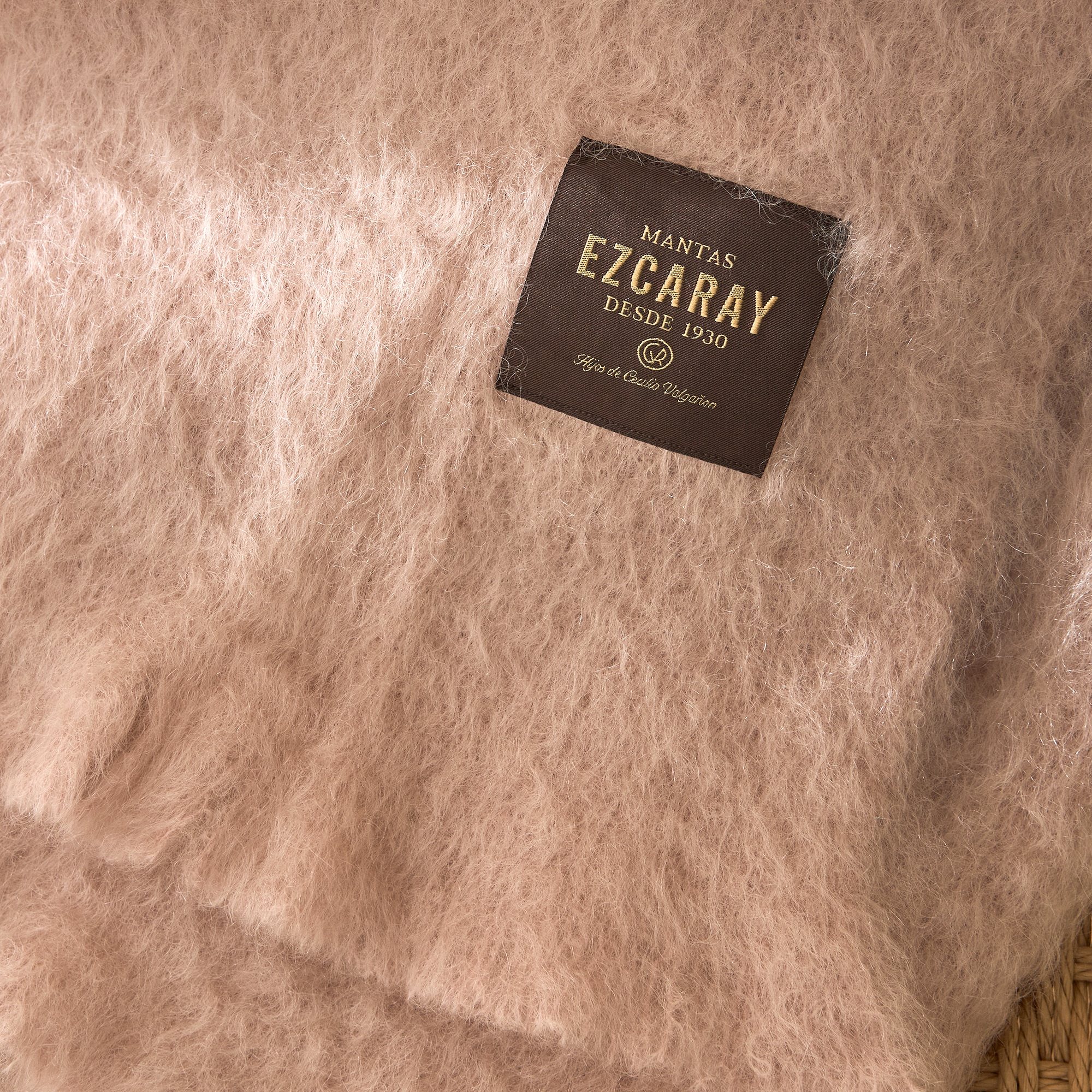 Manta Decorativa Mohair Liso Rosa-3
