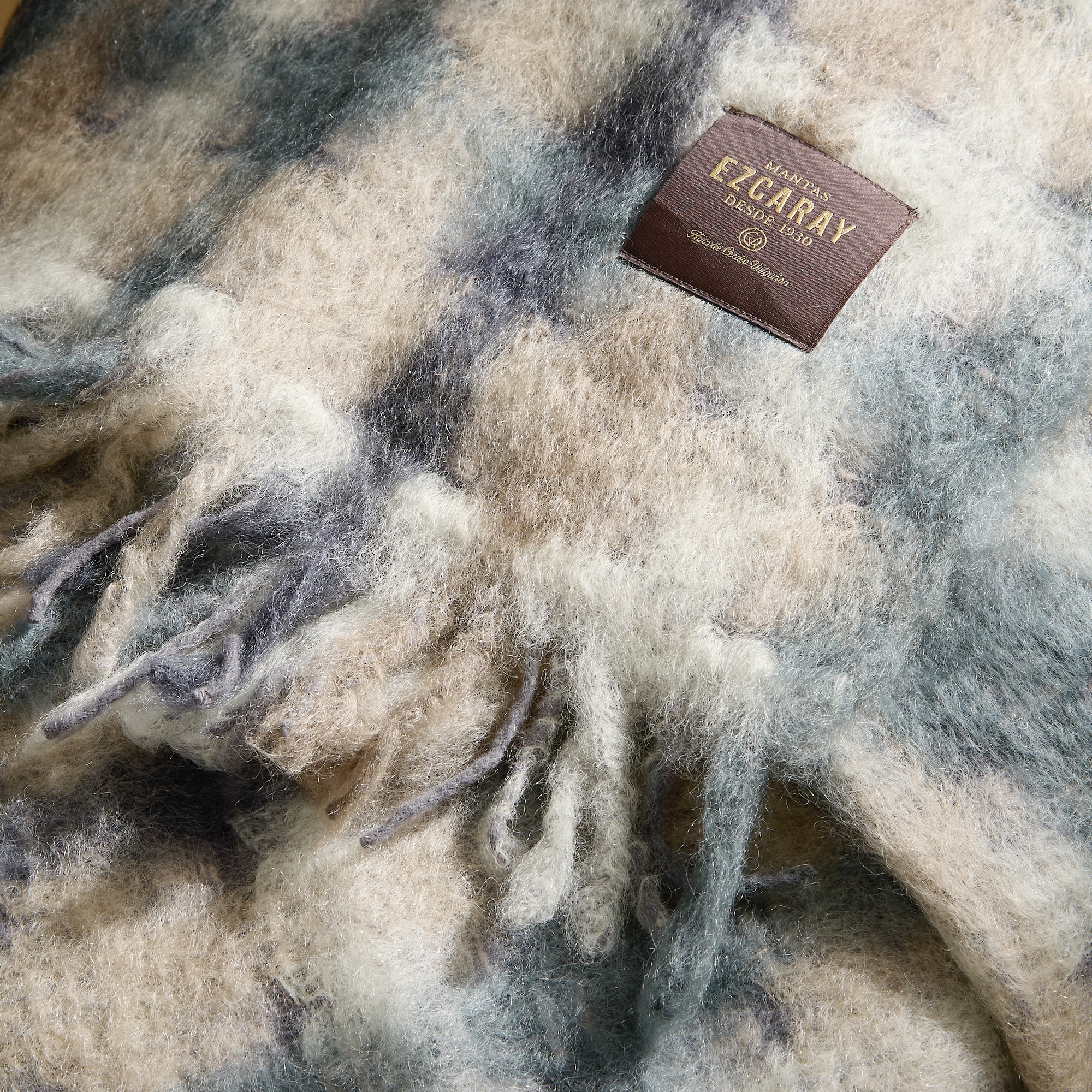 Manta decorativa mohair Mía Azul-3