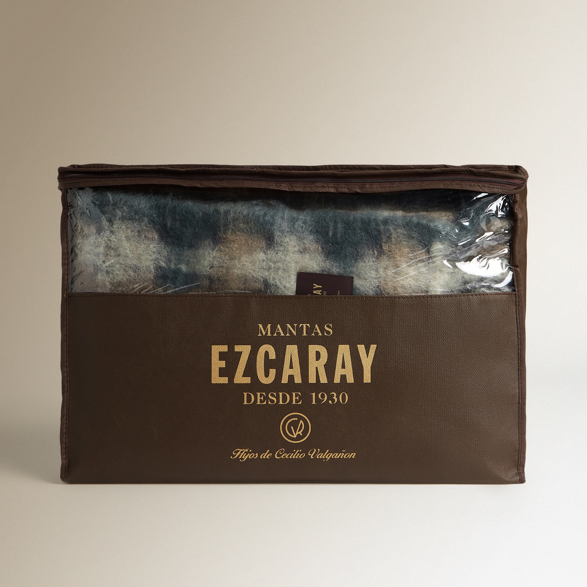 Manta decorativa mohair Mía Azul-6