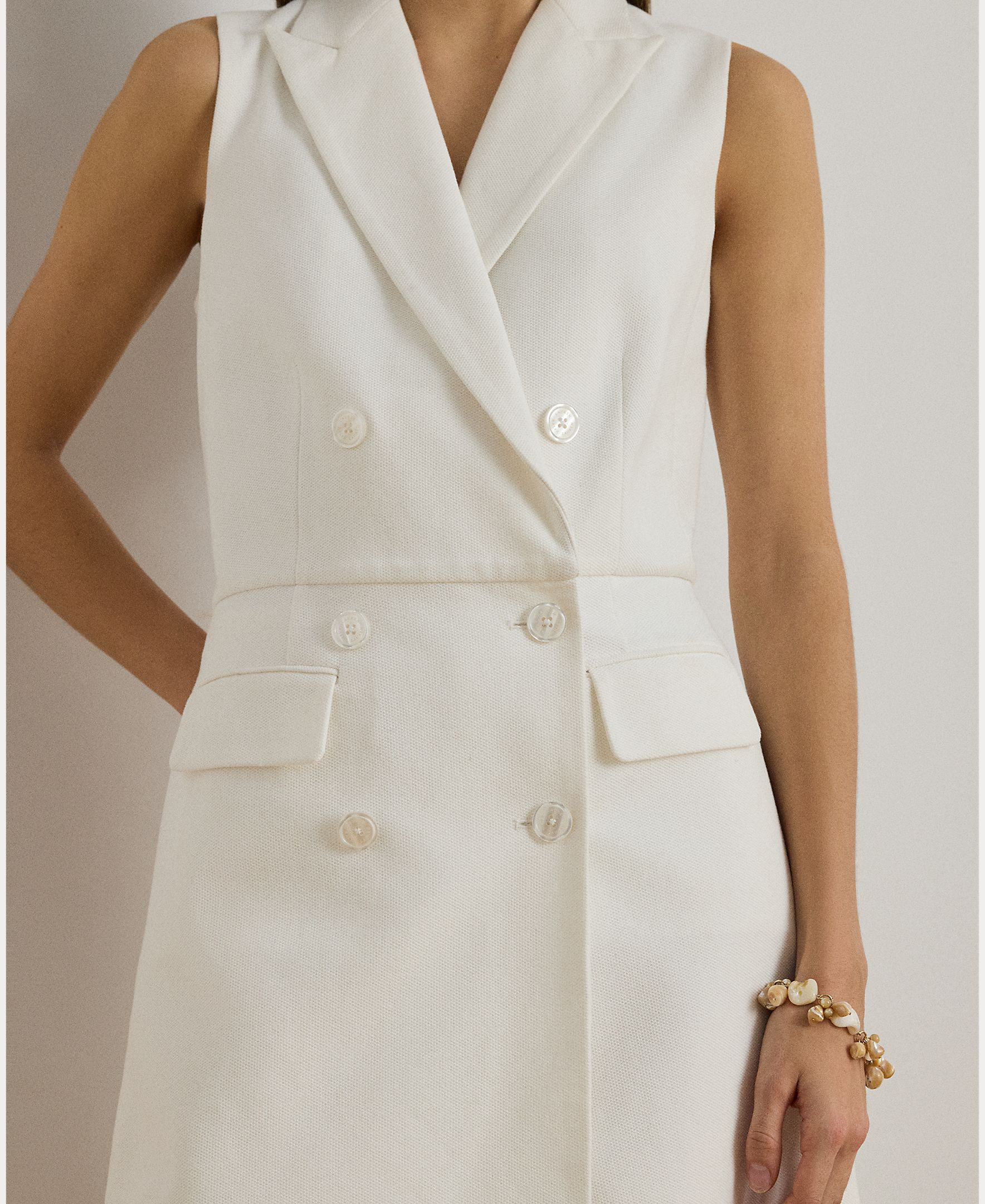 Vestido Curto de Crepe com Abotoadura Dupla Branco-5