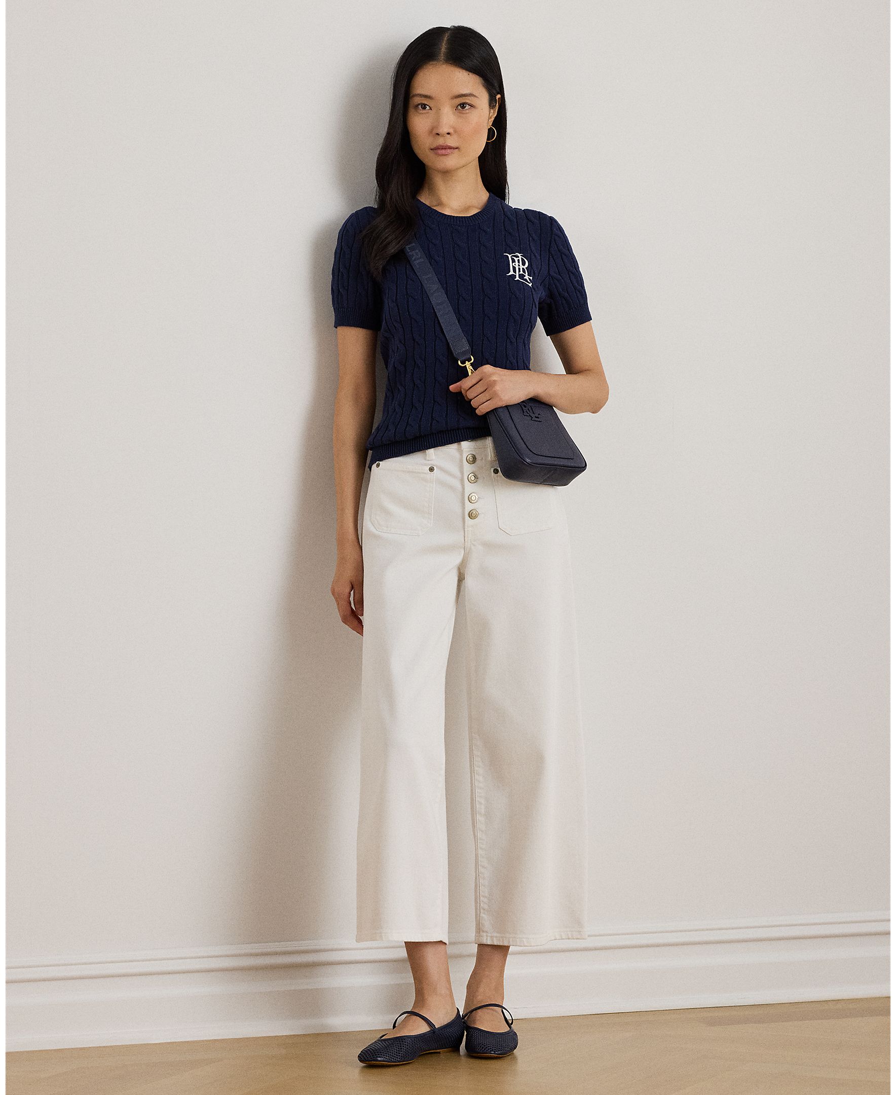 Imagem 0 de Jeans à Boca de Sino Recortadas com Perna Larga