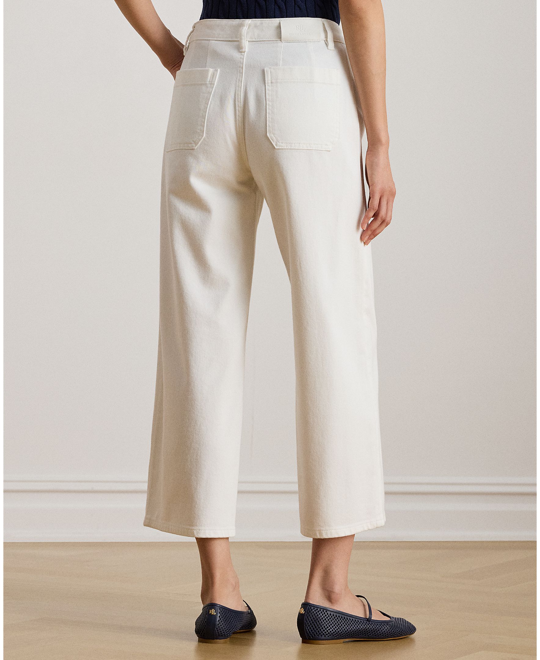 Jeans à Boca de Sino Recortadas com Perna Larga Branco-2