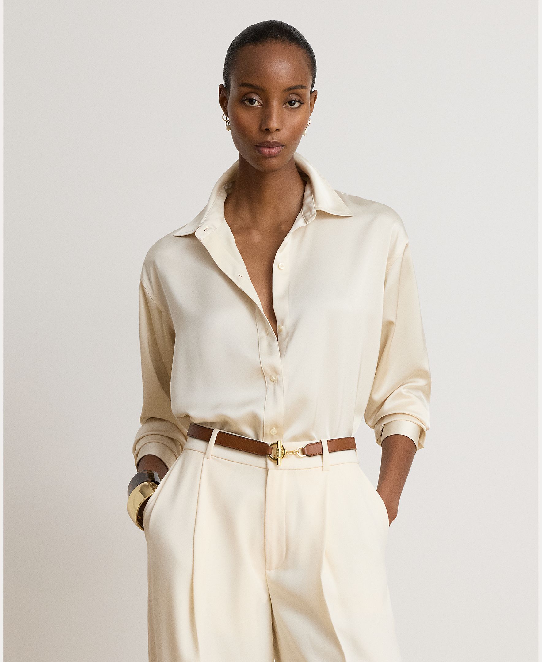 Imagem 0 de Blusa de mulher acetinada
